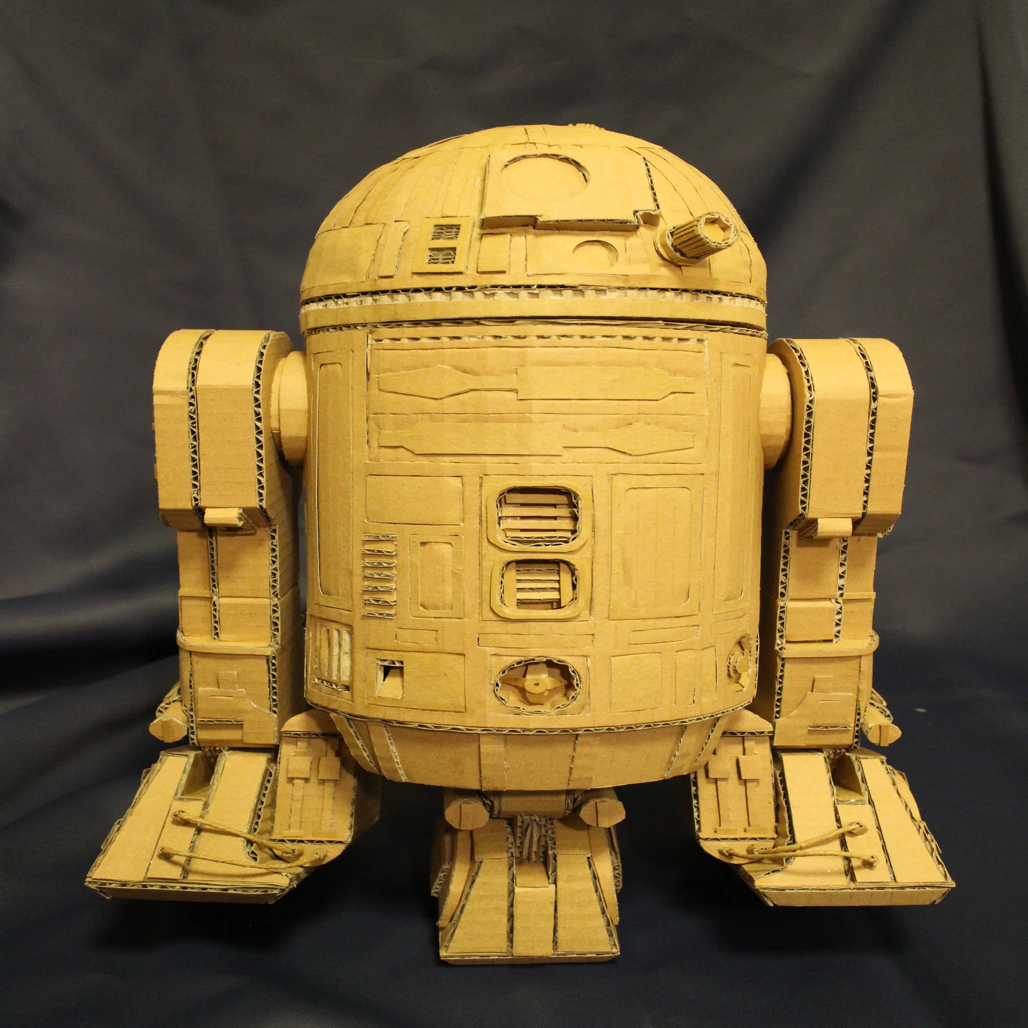 ダンボールで作るR2-D2 / Cardboard R2-D2｜大野萌菜美 / ダンボール女子
