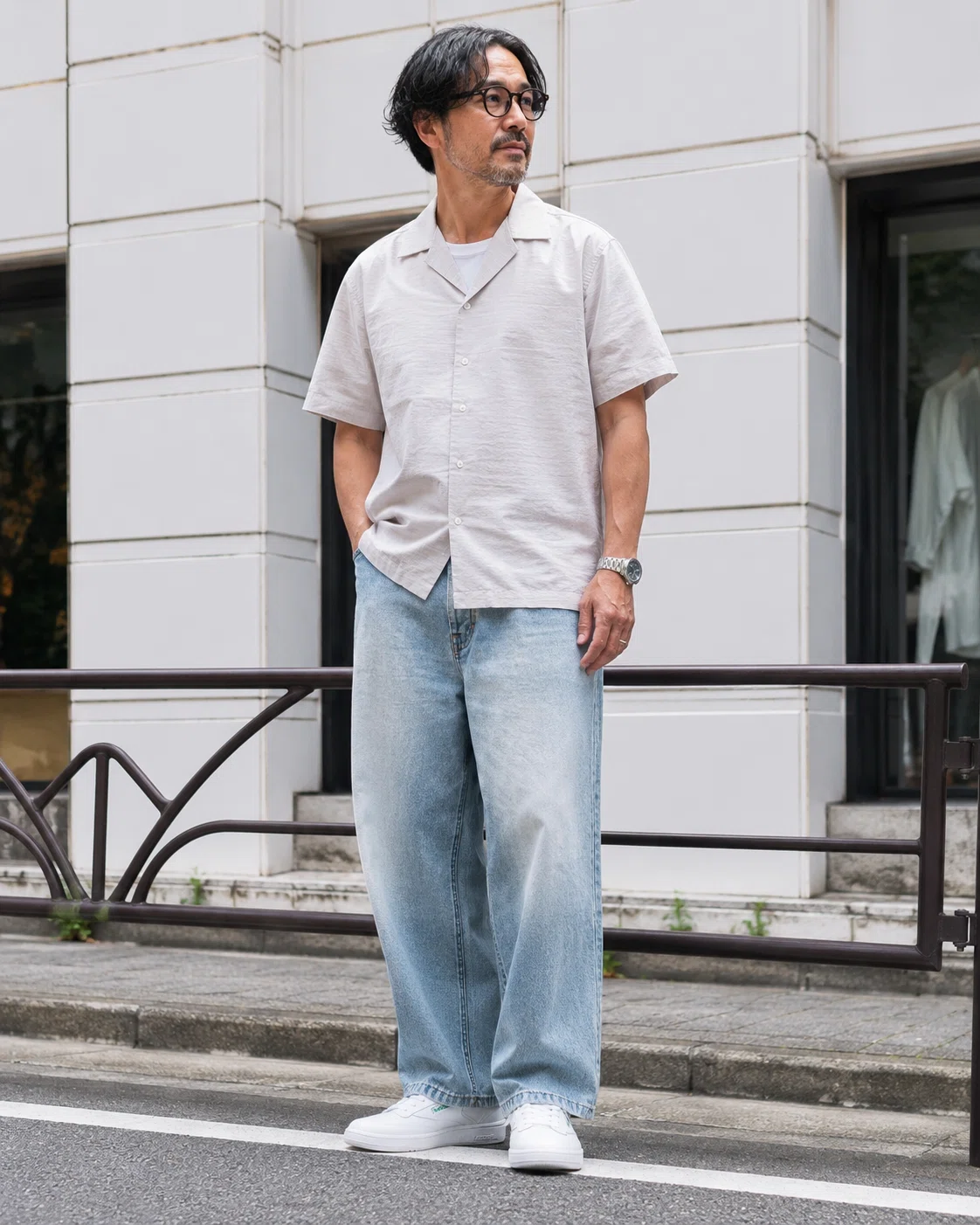 高品質人気商品！L！V！デニム メンズ スニーカー ブラック ホワイト 42~~ デニムに合う40代スニーカー図鑑——「とりあえず白」を卒業する、色落ち