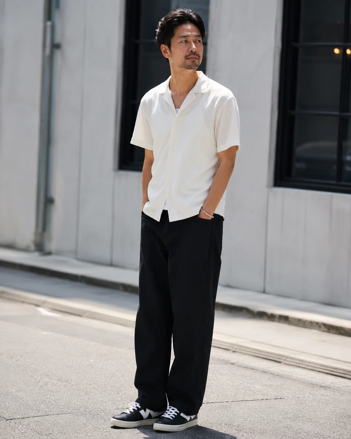 デニムに合う40代スニーカー図鑑——「とりあえず白」を卒業する、色落ち