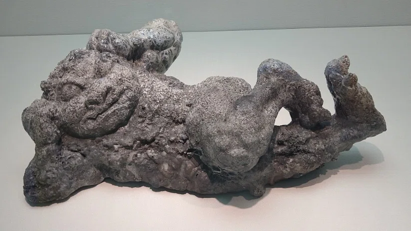 藤原郁三作 鬼片鉢 邪鬼》人の支えになる鬼 【藤原郁三展】で知った愛らしさ