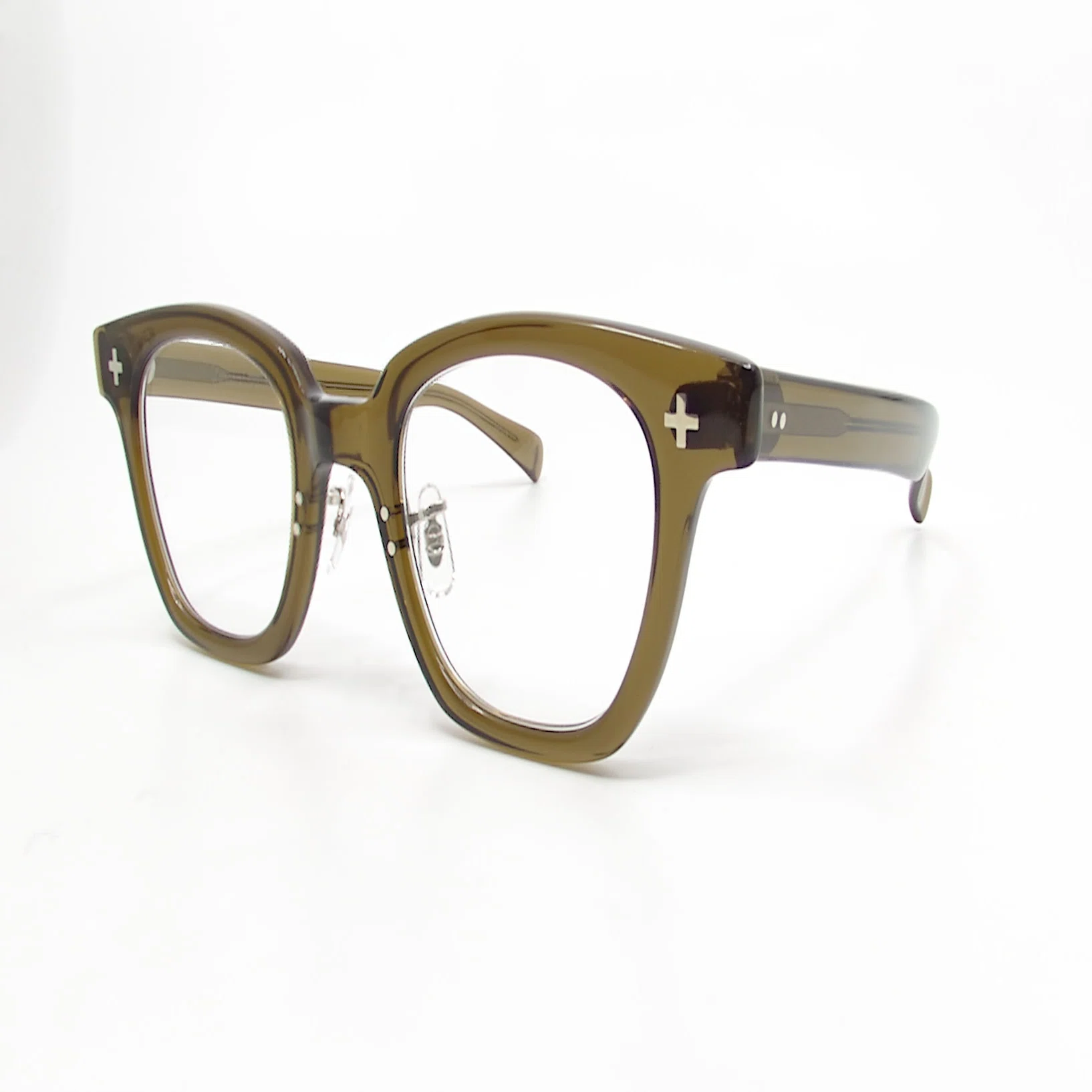 衛生兵の腕章を彷彿とさせる十字型のカシメ鋲 GENERAL OPTICAL Charlie 