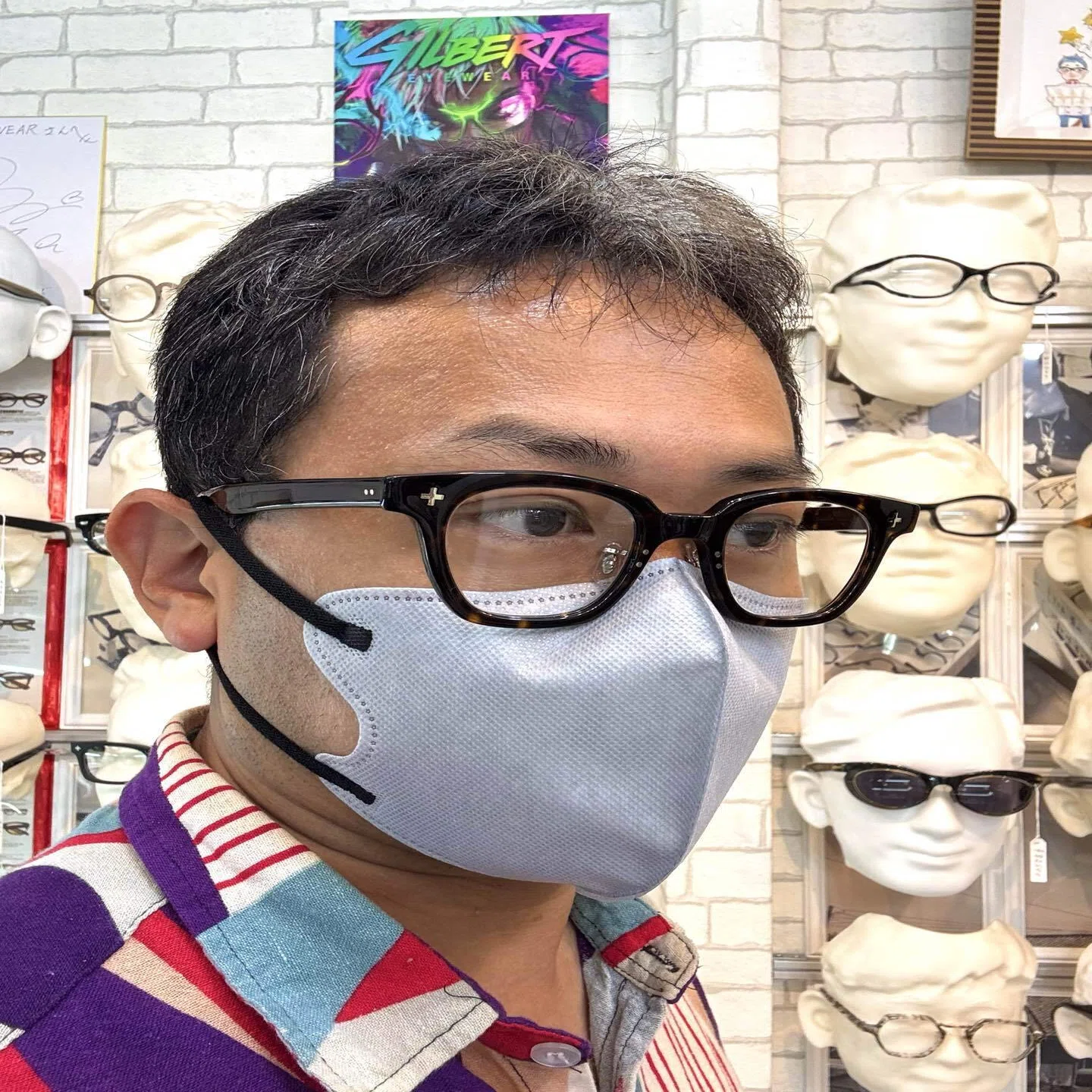 衛生兵の腕章を彷彿とさせる十字型のカシメ鋲 GENERAL OPTICAL Charlie 