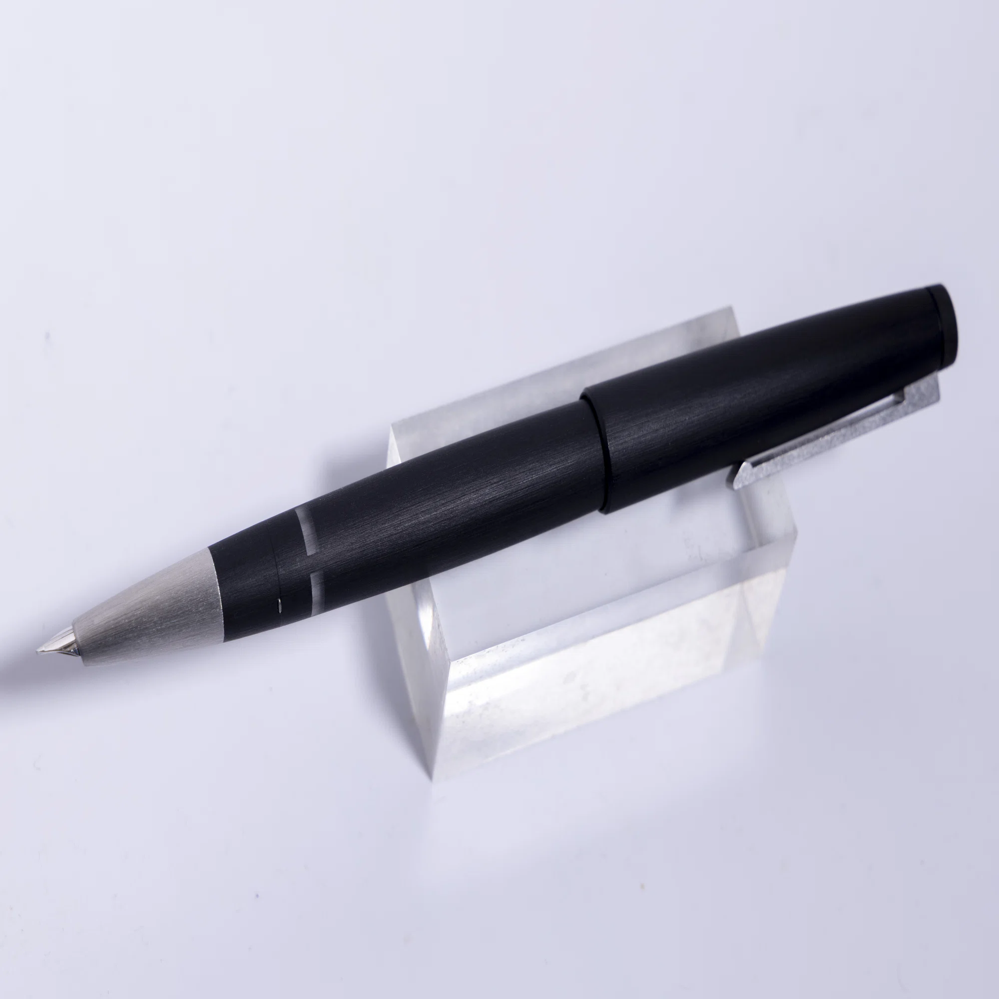 半世紀を超えて感動できる万年筆「LAMY 2000」｜山添 太