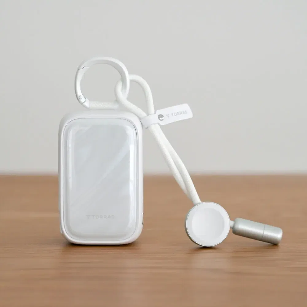 TORRAS PearlGo PowerBankをレビュー！バッグにカラビナで引っ掛けて