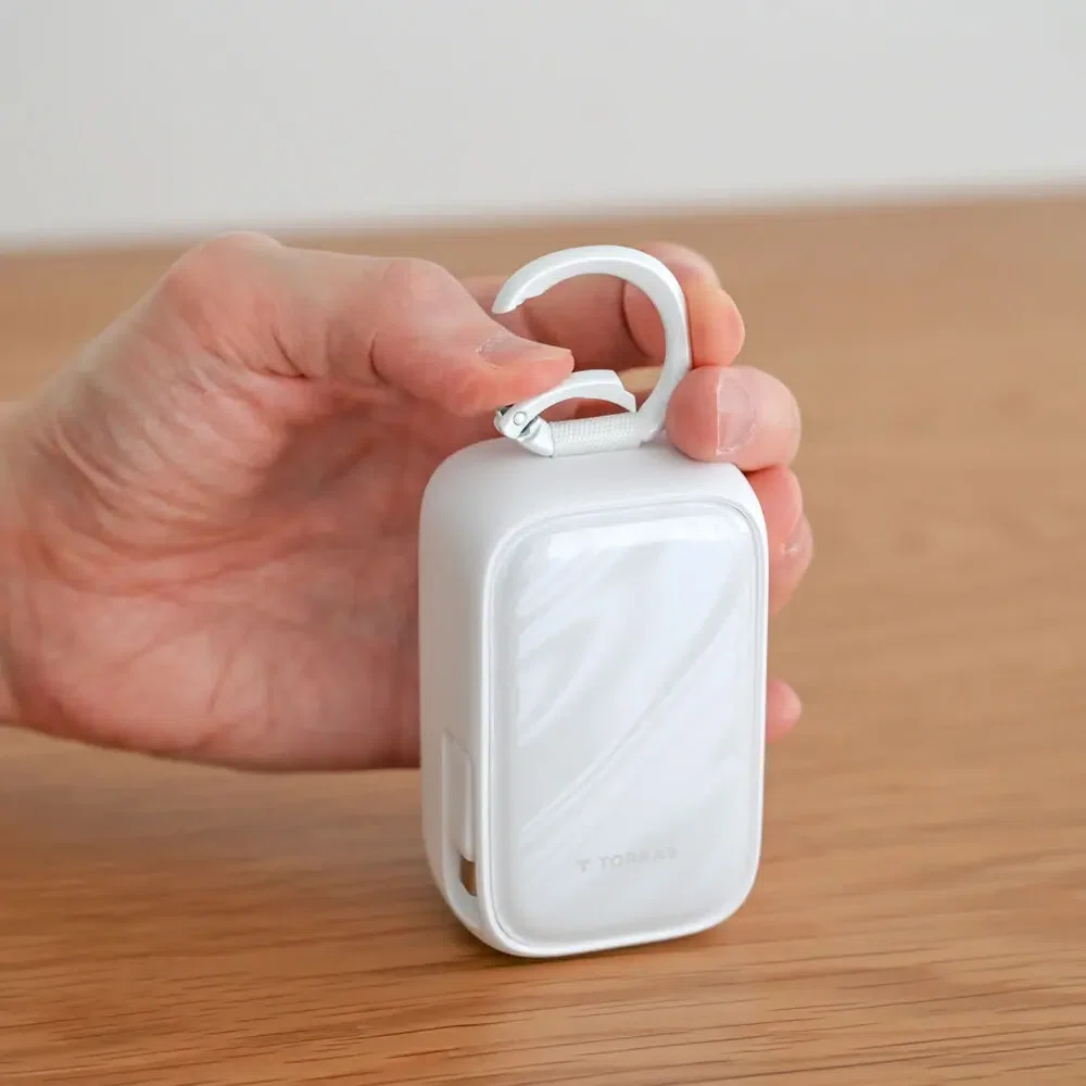 TORRAS PearlGo PowerBankをレビュー！バッグにカラビナで引っ掛けて