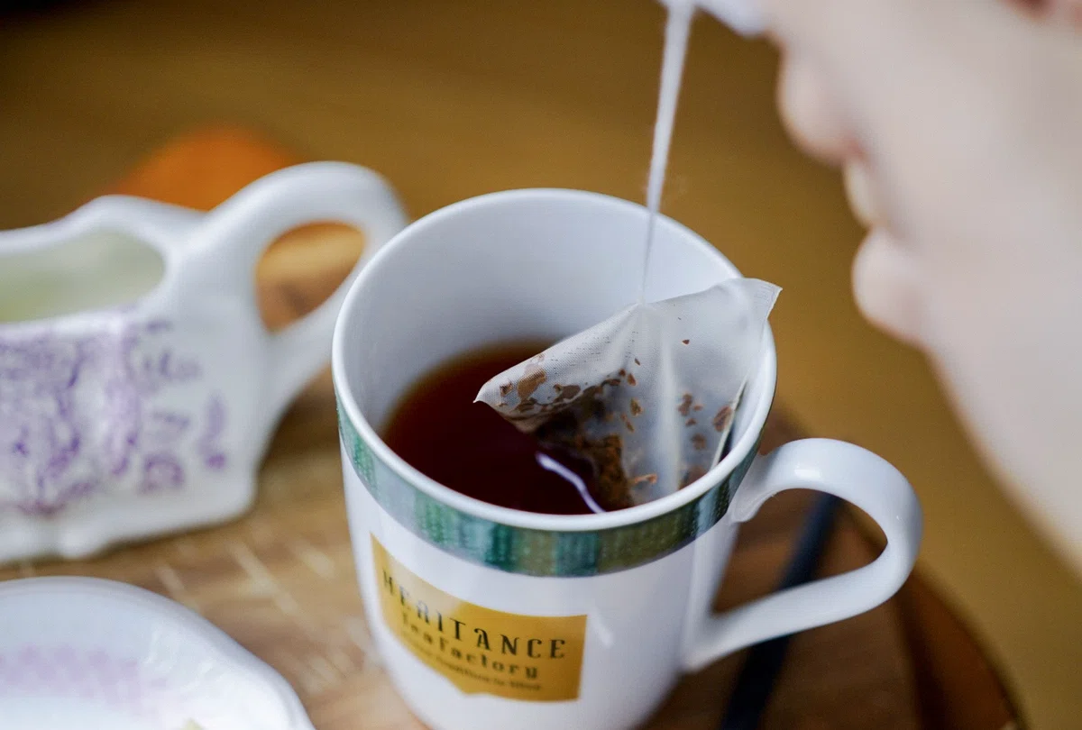 ティーバッグ　紅茶を淹れる