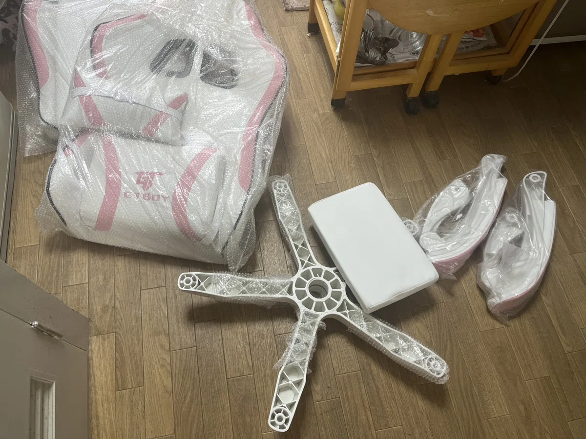 女1人でゲーミングチェアを組み立てました！｜まつきチャンネル🎮