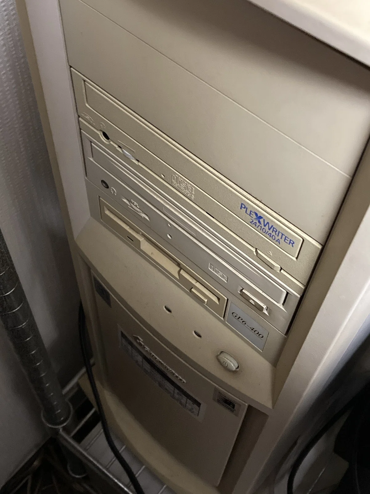 Living with the Gateway GP6-400, an Icon of Retro PCs｜Yoichi