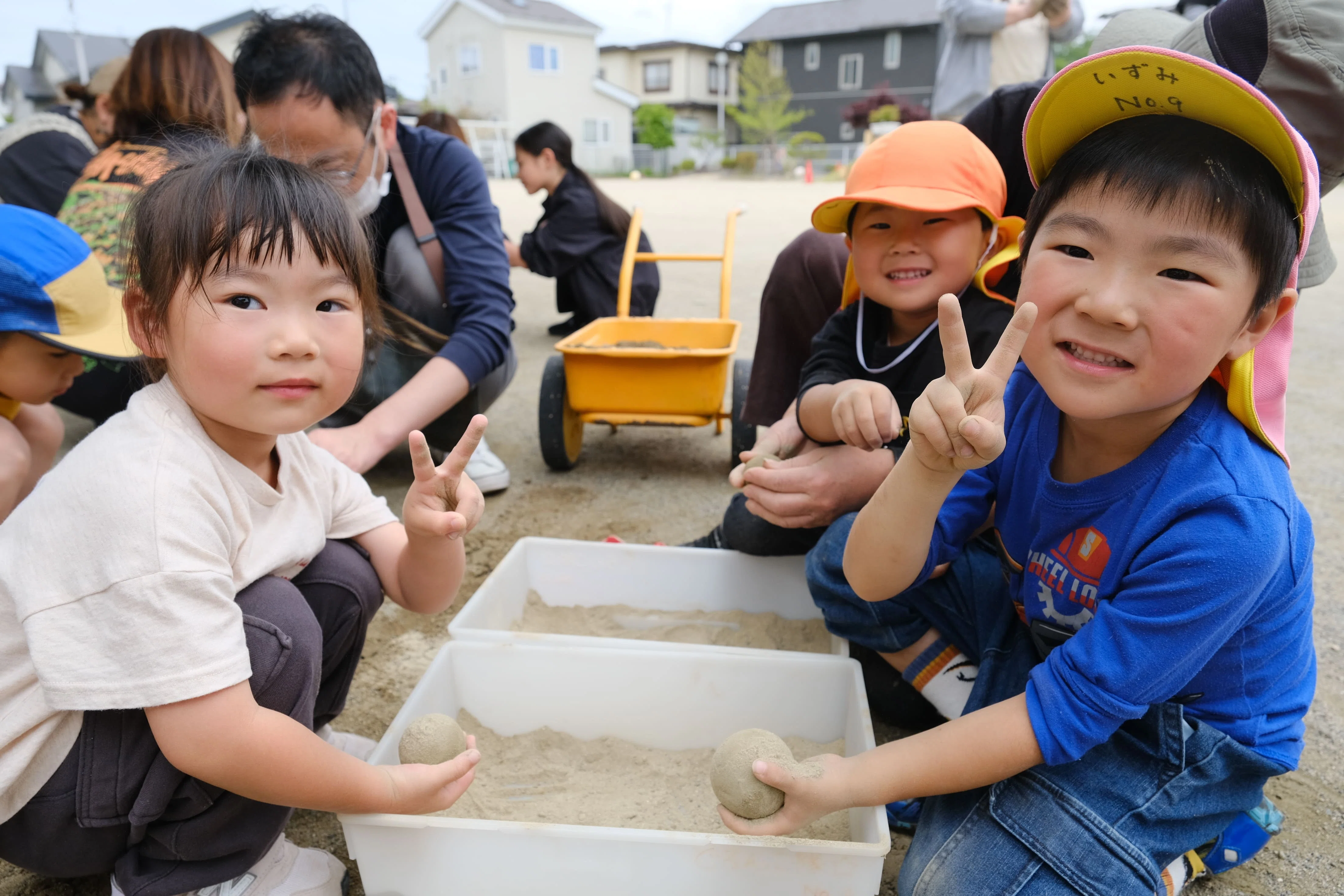 Mud play that nurtures the five senses! We held the first trial