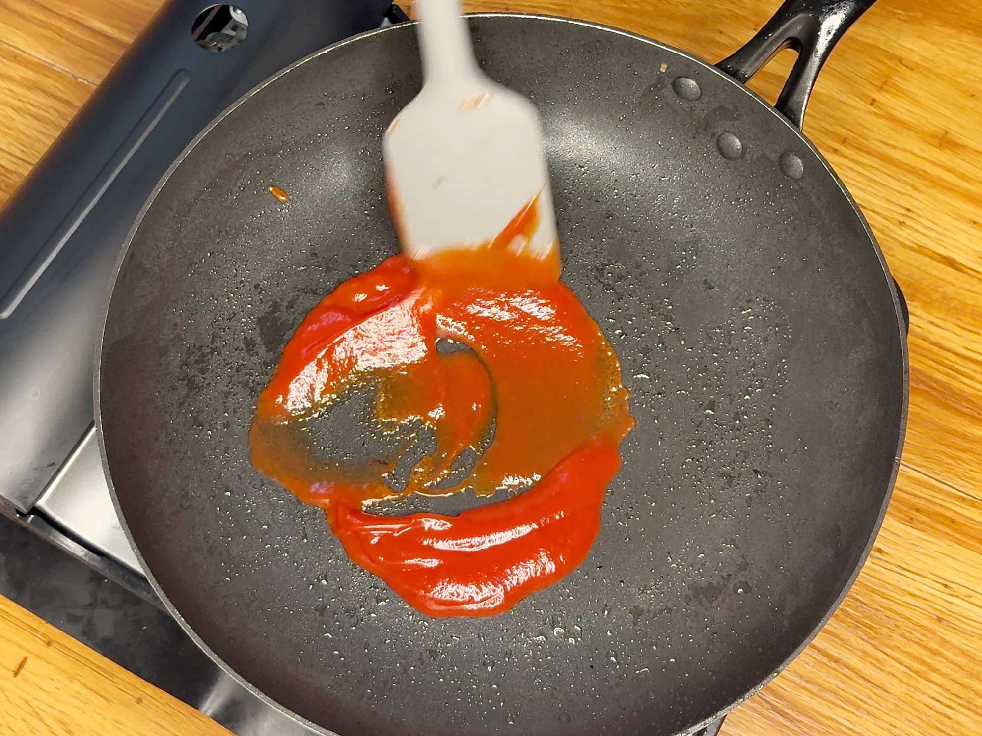 ワンパンで作る極上ナポリタン。しっかり炒めて濃厚もっちり！｜めし