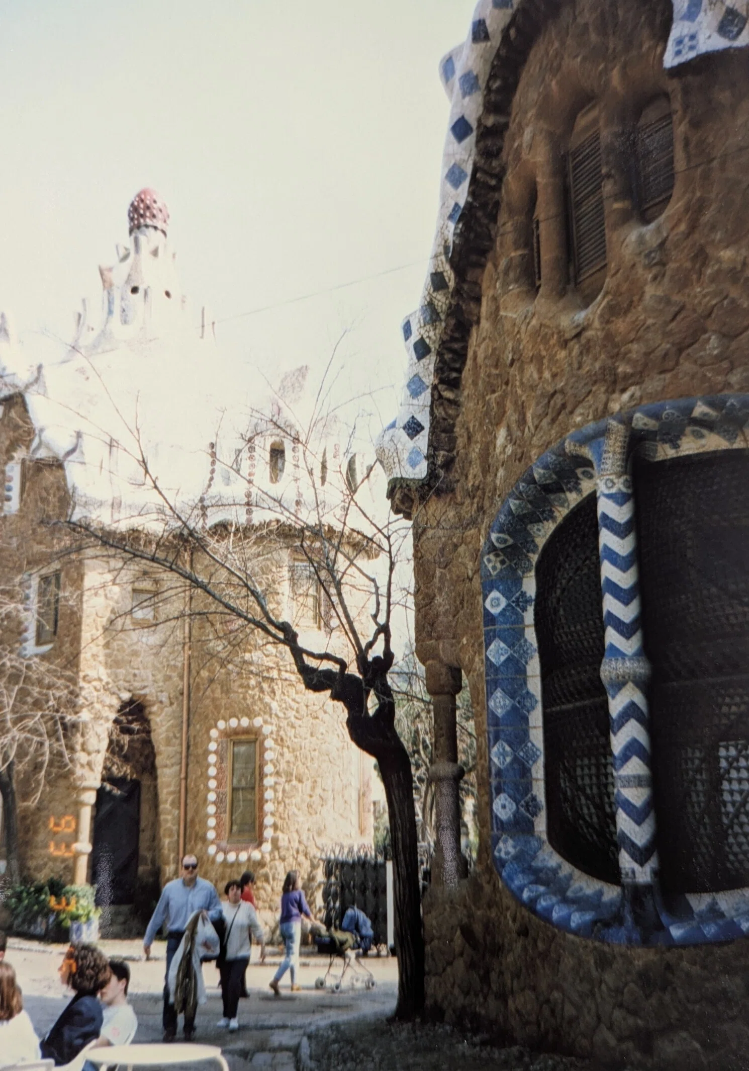 ガウディの建築を訪ねて――1993年の記録写真から｜トキのはね 01【写真