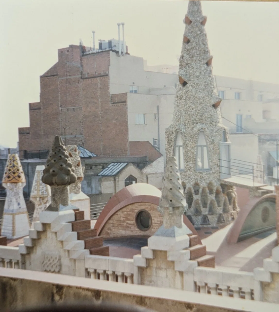 【ガウディ】建築写真集※ダメージあります ガウディの建築を訪ねて――1993年の記録写真から｜トキのはね 01【写真
