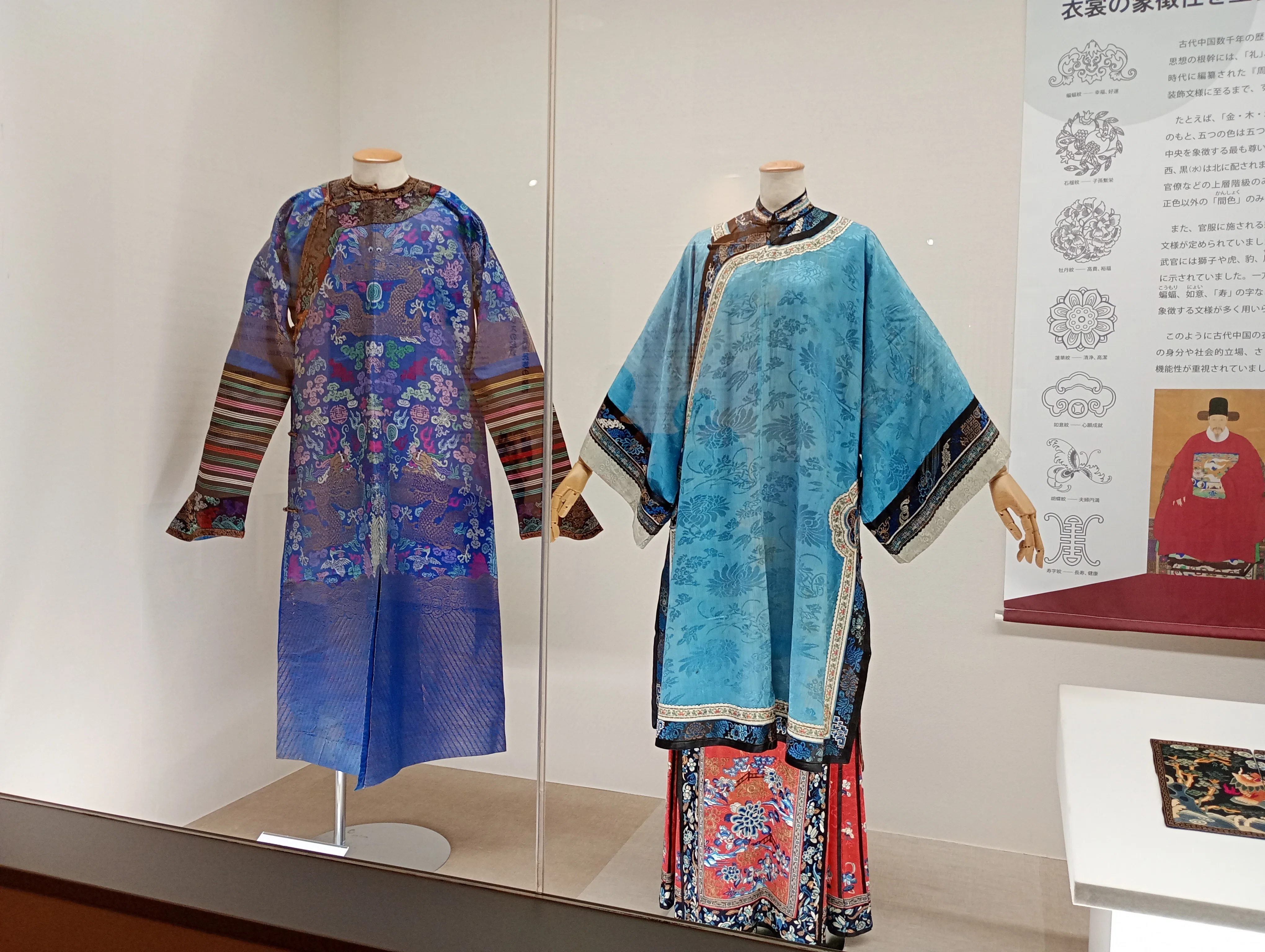 身体の線を出すか出さないかということ日中友好会館美術館「心惹かれる