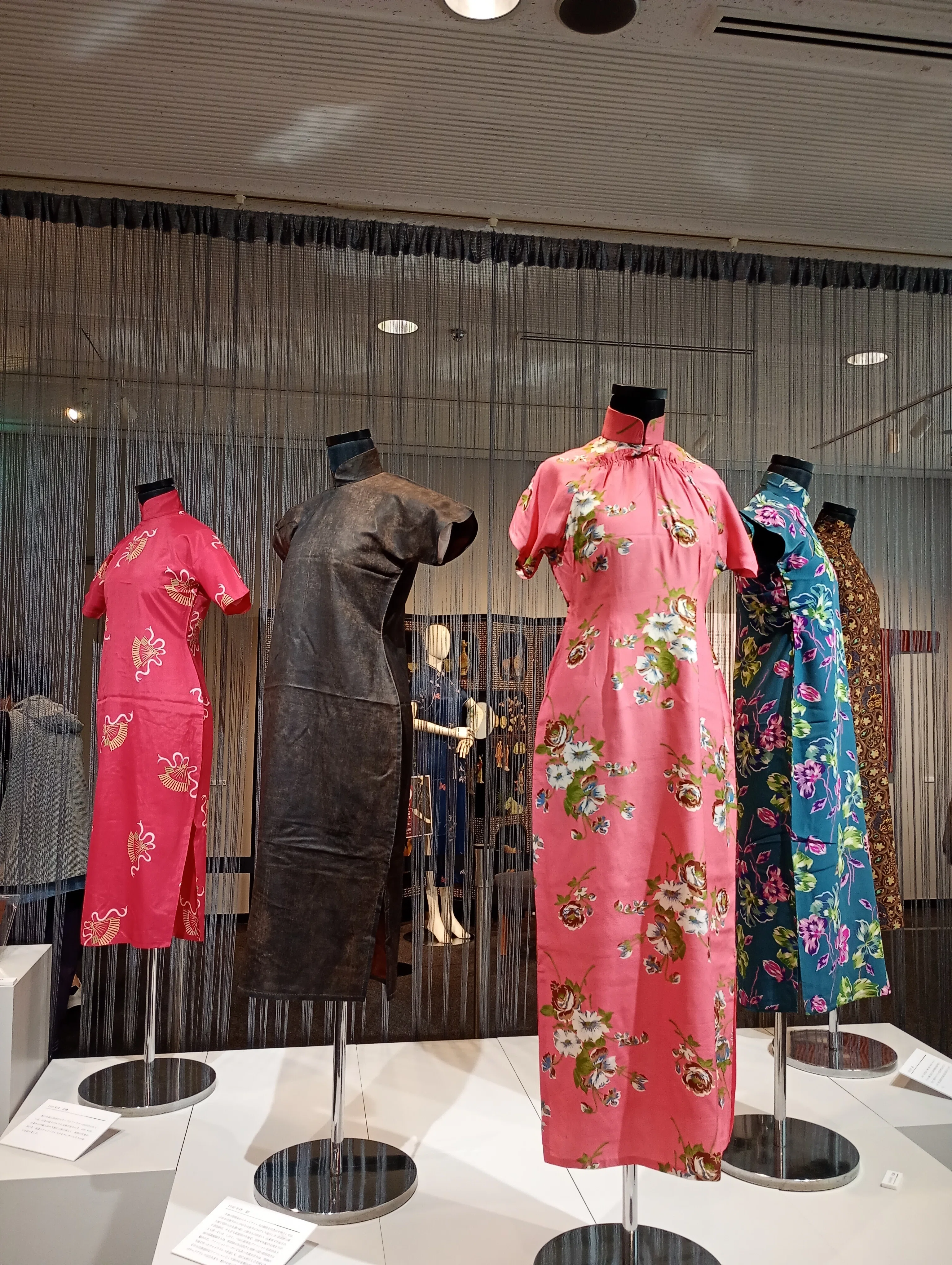 身体の線を出すか出さないかということ日中友好会館美術館「心惹かれる