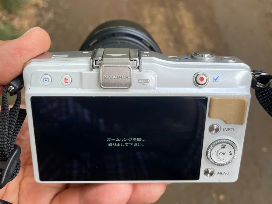 久しぶりのPEN mini E-PM2 やっぱり来たか…グリップの加水分解｜nono