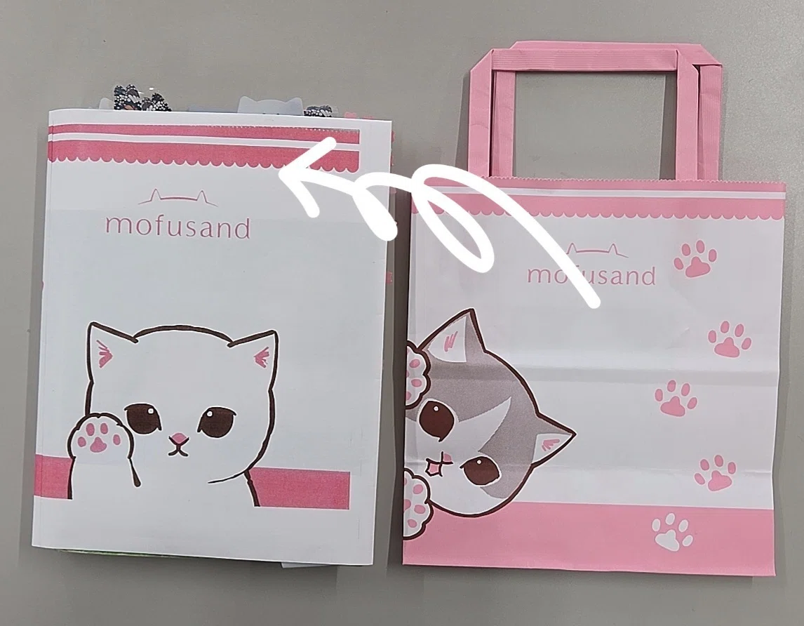 ブックカバーつける派｜momo