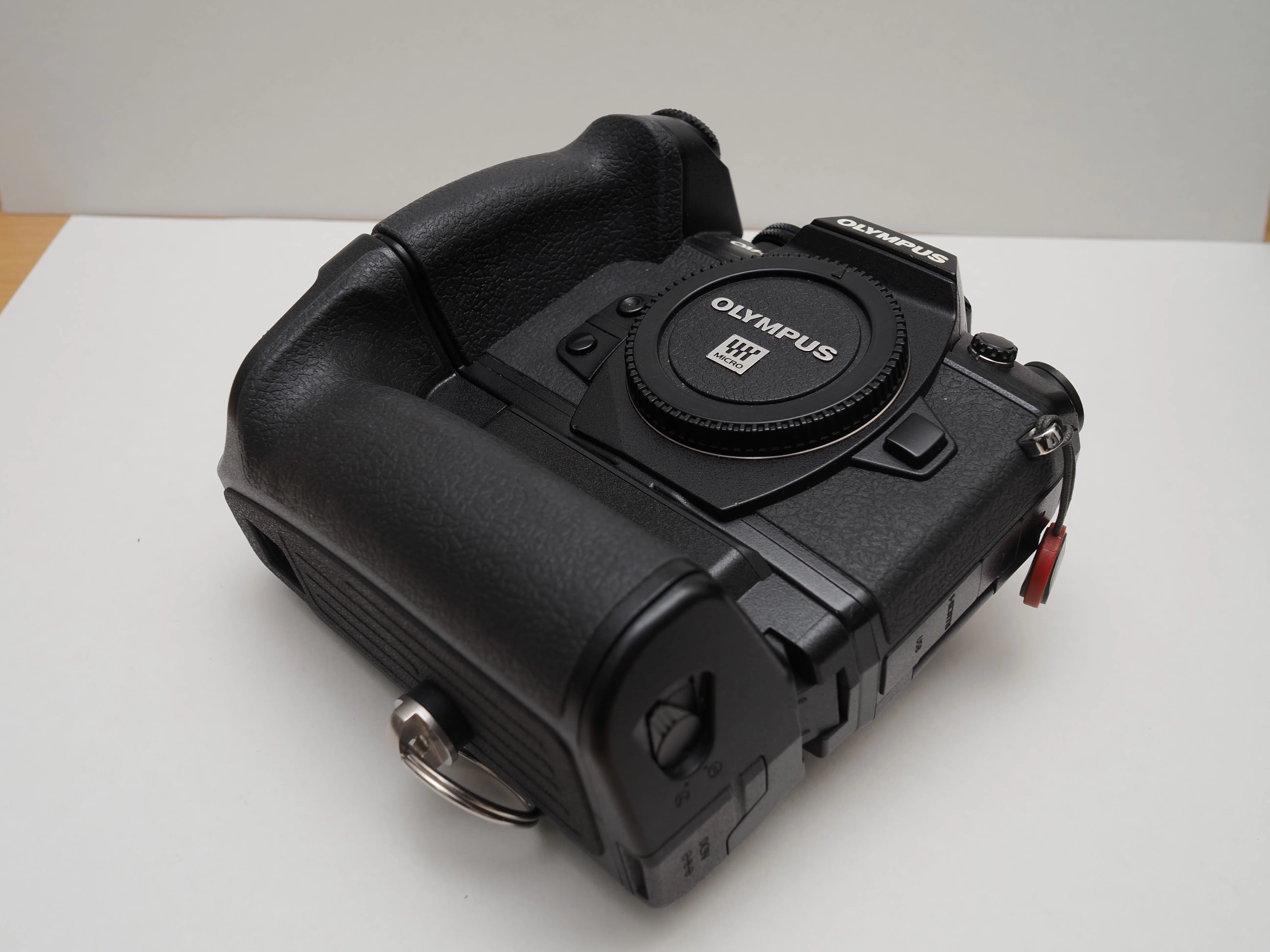 レンズレビュー】換算40mmの魔法。OM SYSTEM 20mm F1.4 PROが私の日常