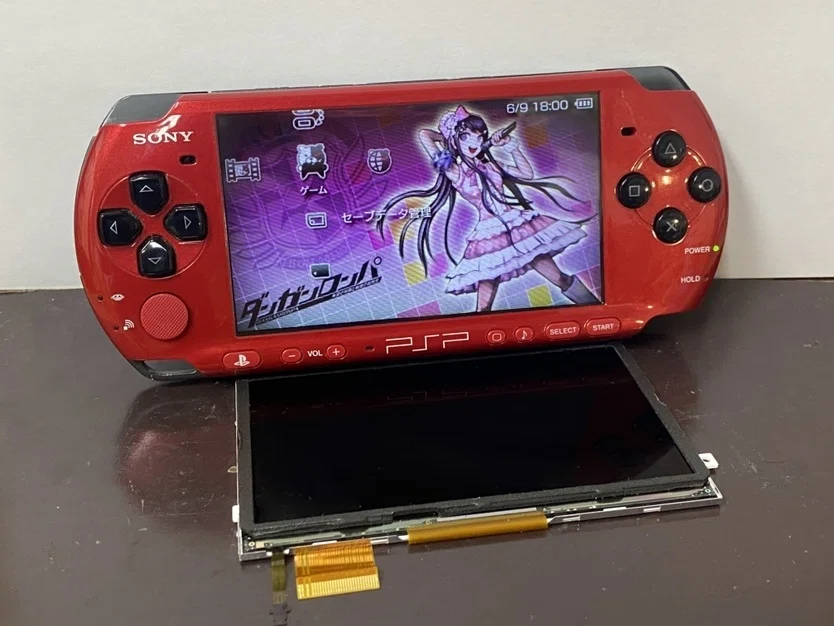 Repairing lines and screen distortion on a PSP-3000! A beautiful