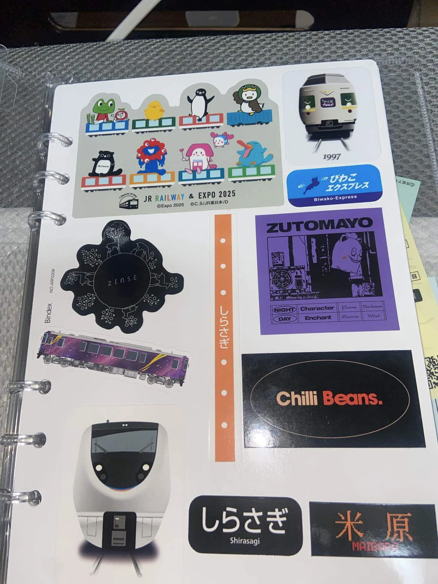 ライブと鉄道とラジオで集めたステッカーで、シール帳つくってみた