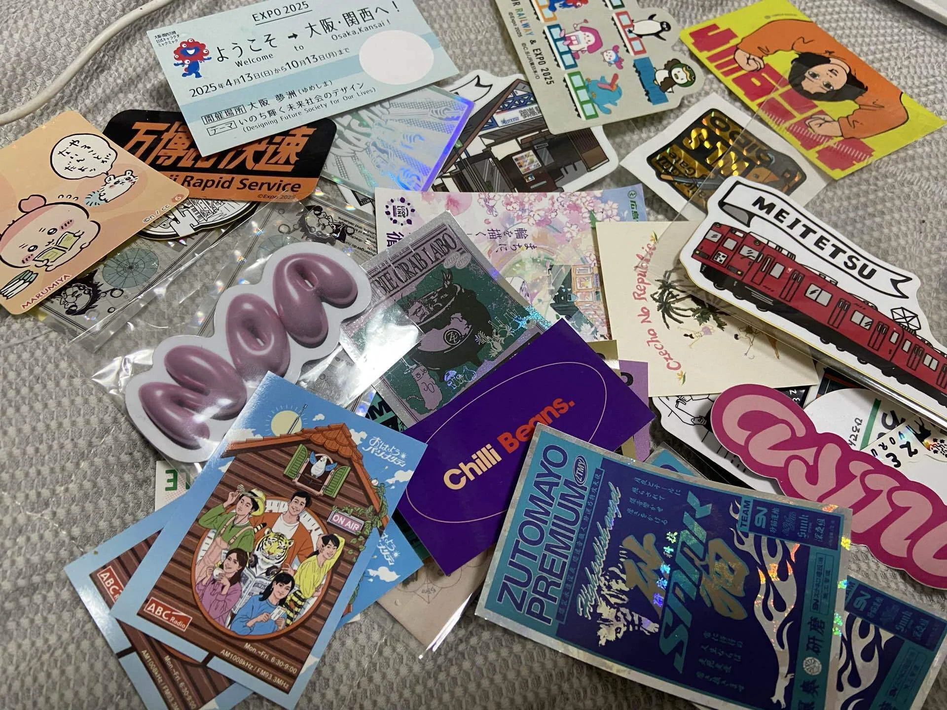 ライブと鉄道とラジオで集めたステッカーで、シール帳つくってみた