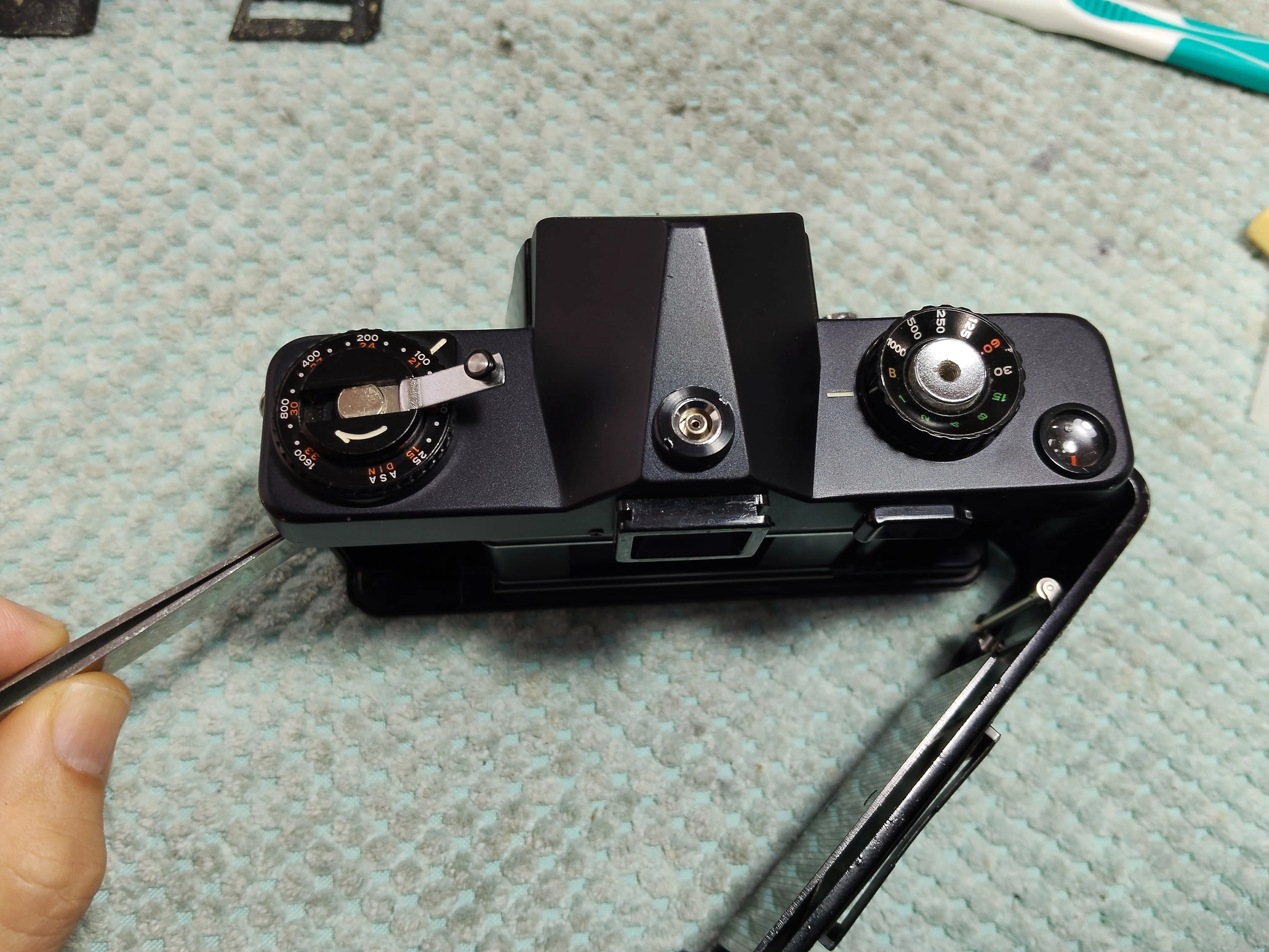 Petri MF-1の分解｜フィルムカメラ修理のアクアカメラ