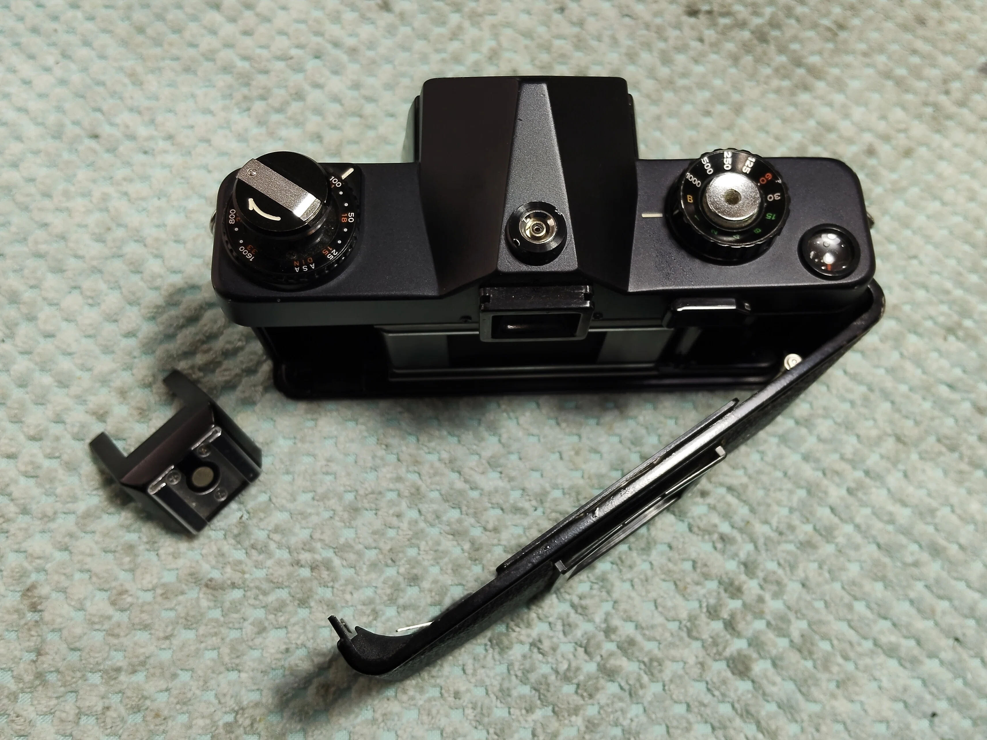 Petri MF-1の分解｜フィルムカメラ修理のアクアカメラ