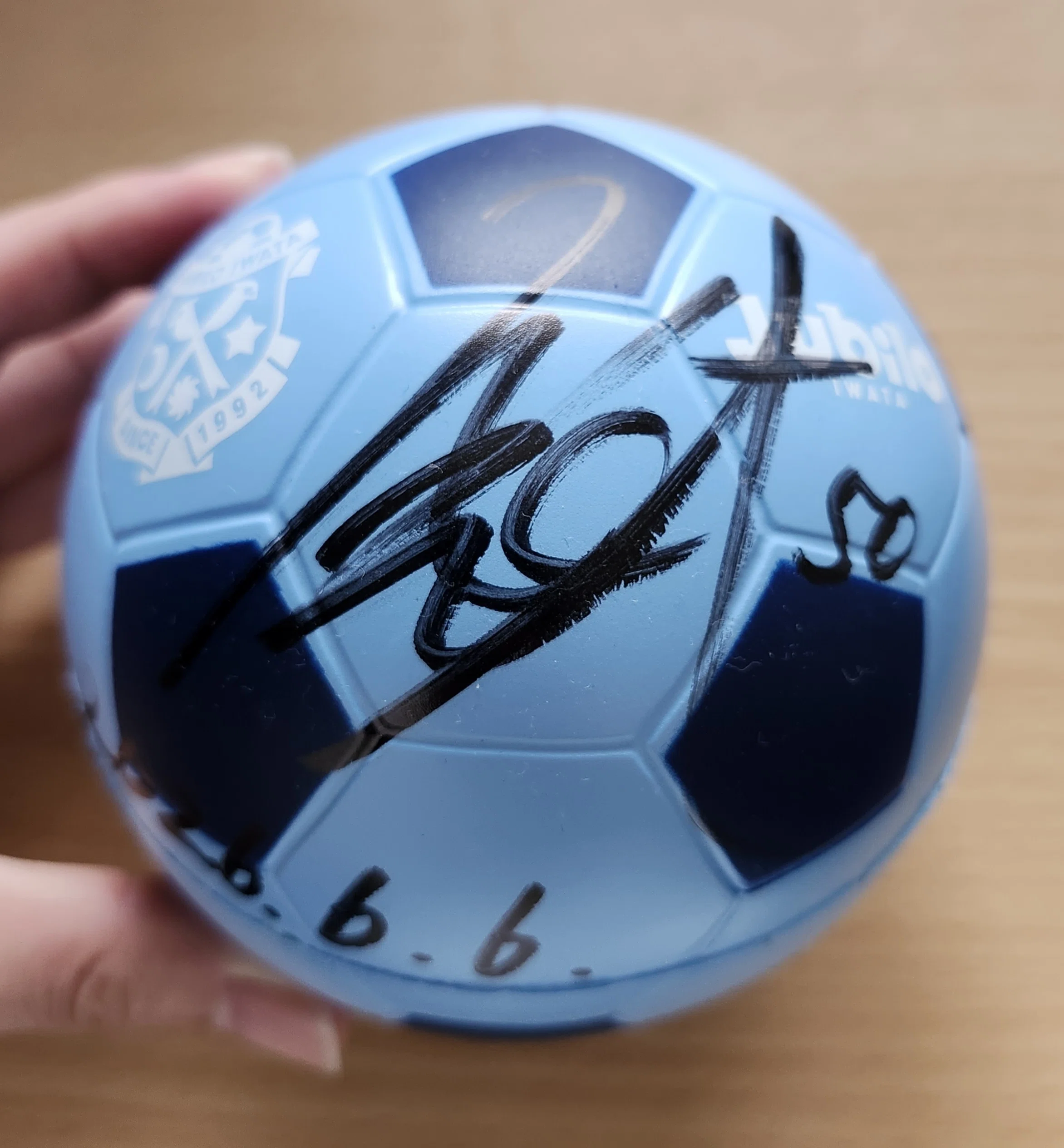 ジュビロ磐田　黄金期　サイン入り　サッカーボール 百年構想リーグプレーオフラウンド第2戦ジュビロ磐田対FC大阪レビュー