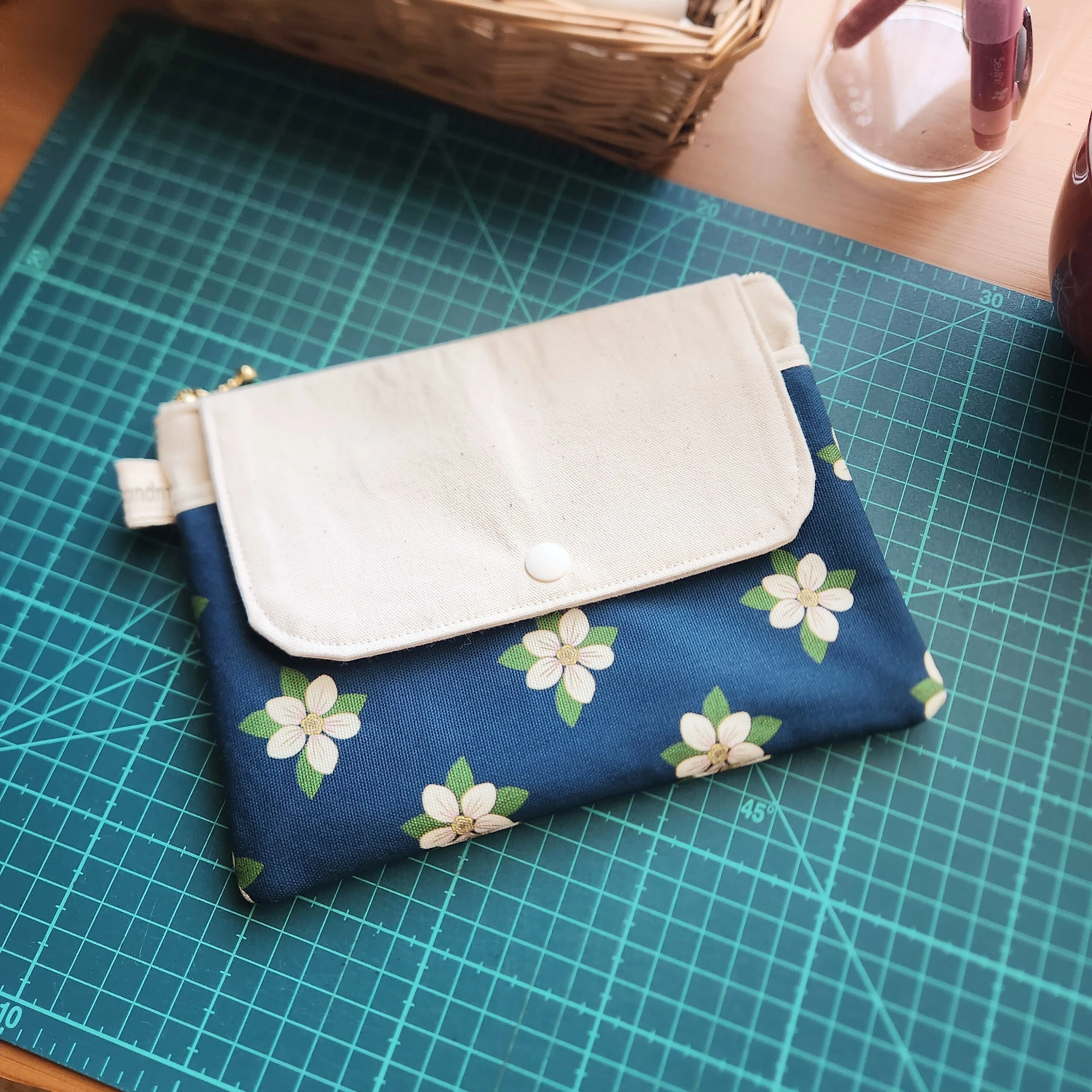 20cmファスナーのフラップ付きポーチ【制作日誌】｜ピストル☆ハンドメイド