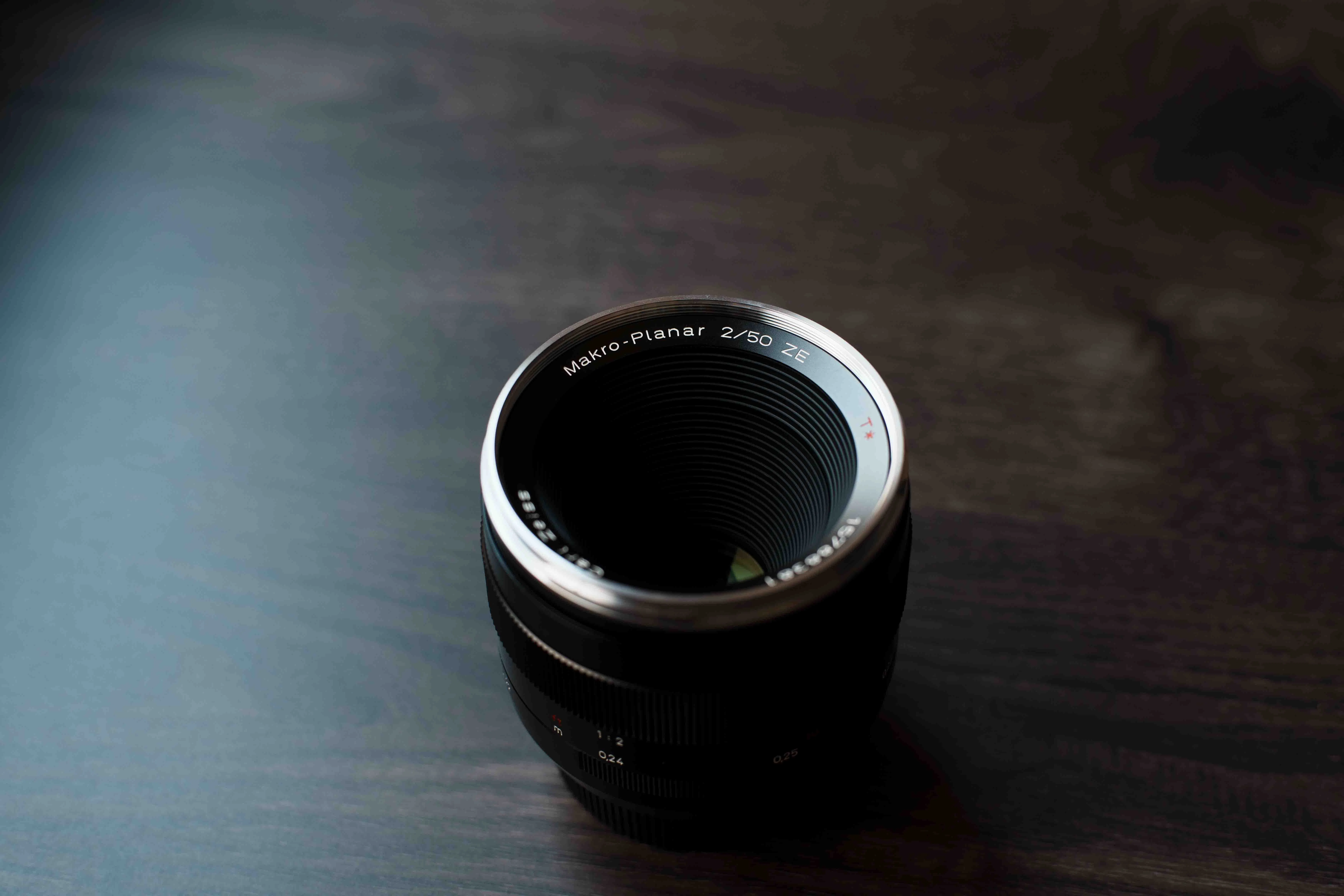 単焦点レンズが高くて買えない人へ──中古3万円台のPlanar 50mm F1.4
