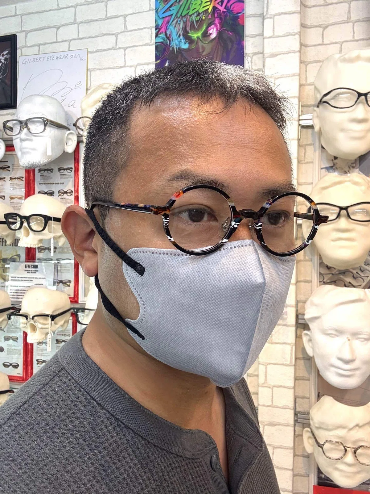 黒縁なのにアートピースのような色彩表現 Johann von Goisen J838 A181｜GILBERT EYEWEAR＠中野ブロードウェイ