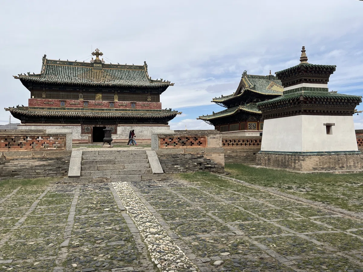 ゴルバンゾー 中央寺 東寺 エルデネゾー寺院 カラコルム ハラホリン