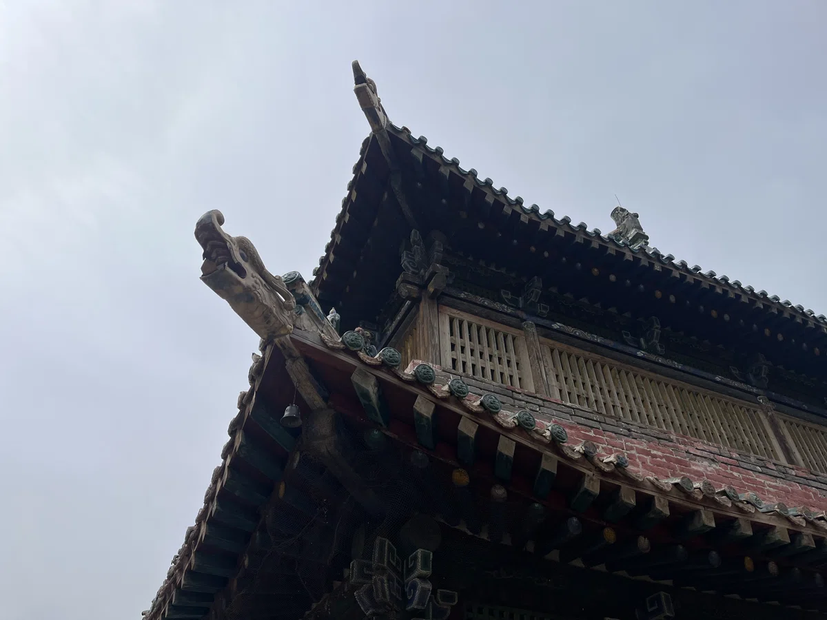 エルデネゾー 龍 装飾 軒先