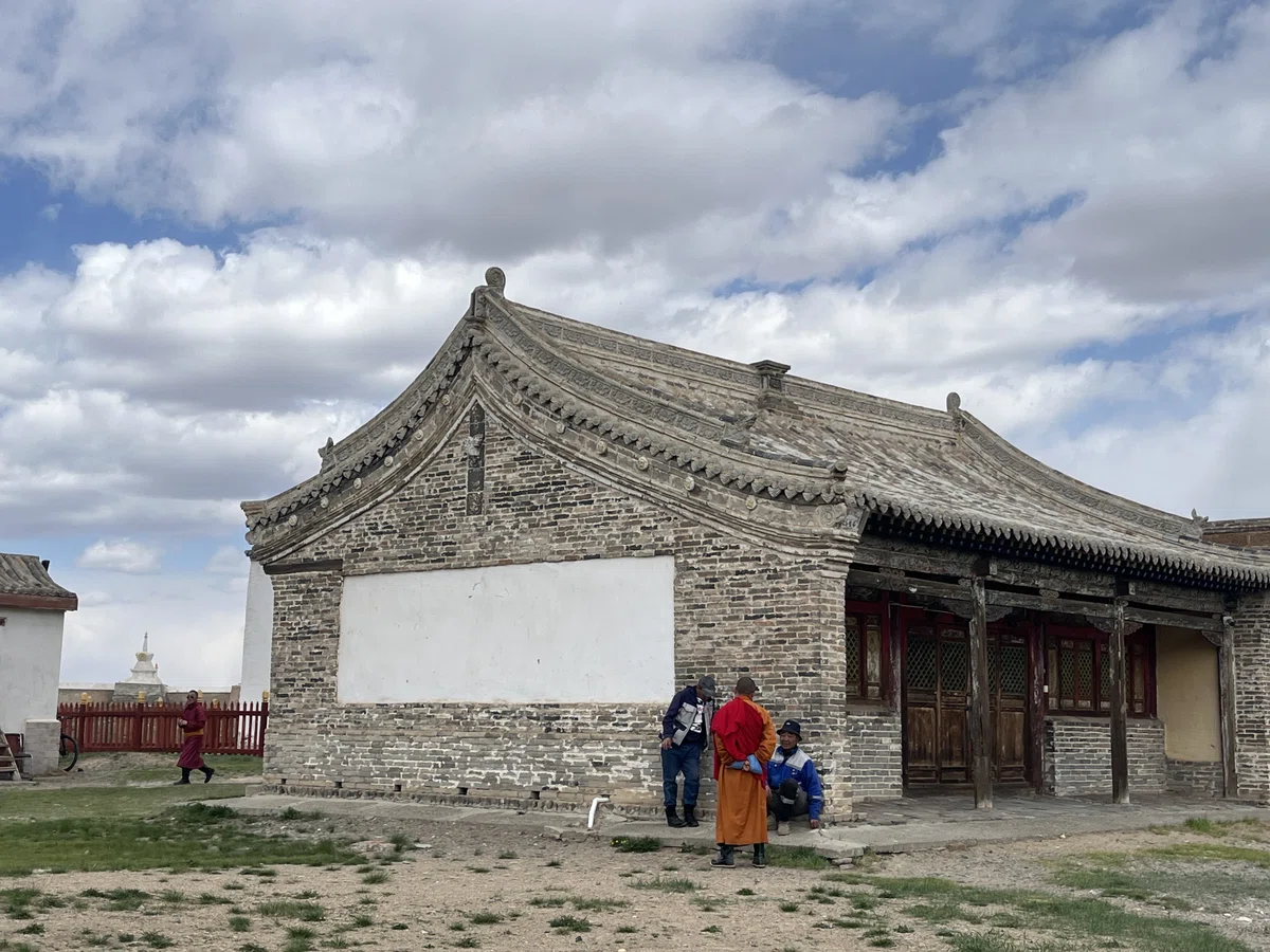カラコルム ハラホリン エルデネゾー寺院 エルデネゾー モンゴル 世界遺産 僧侶 僧院 建築 仏教 チベット仏教