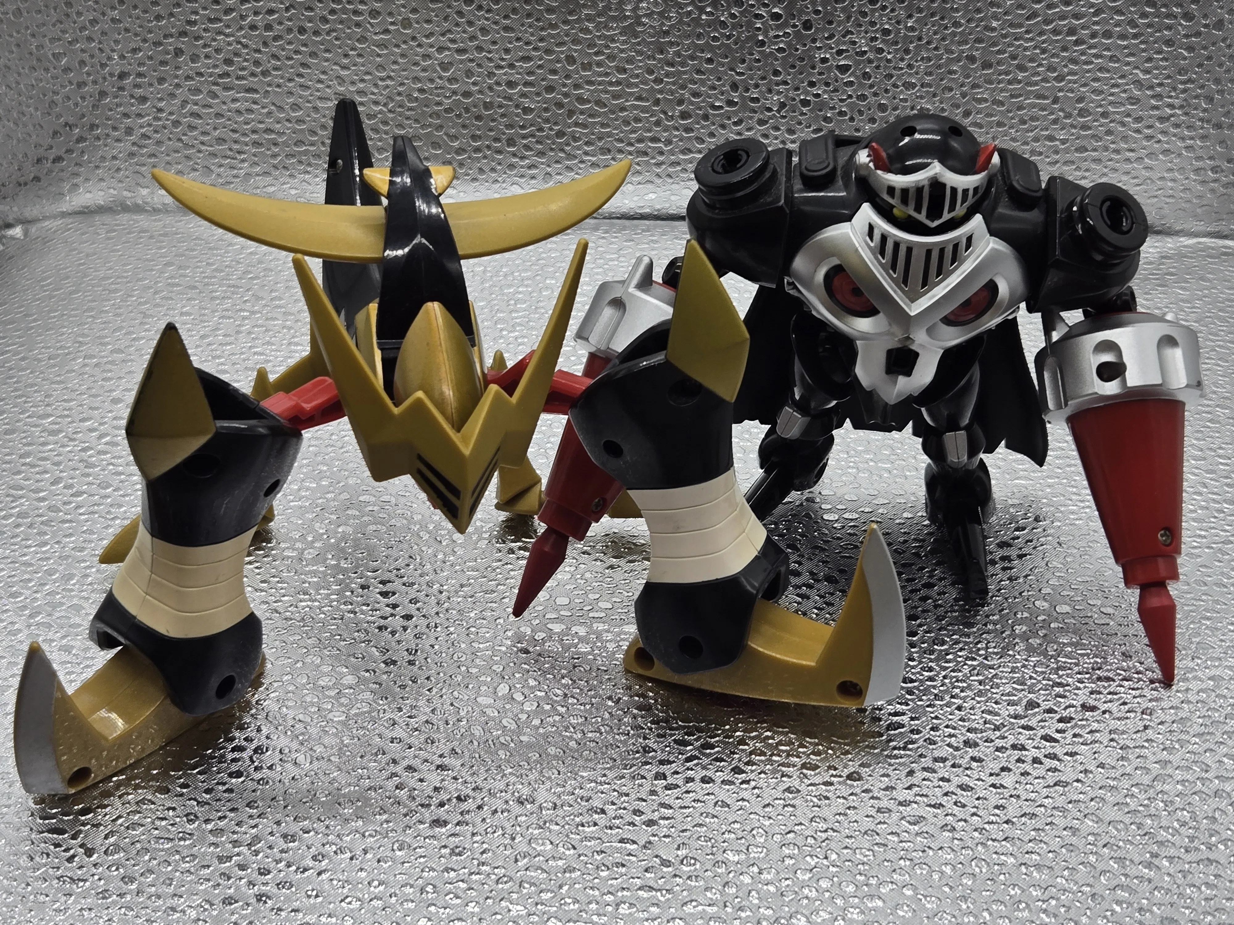 クロスフィギュアのダークナイトモン買った｜とうふ