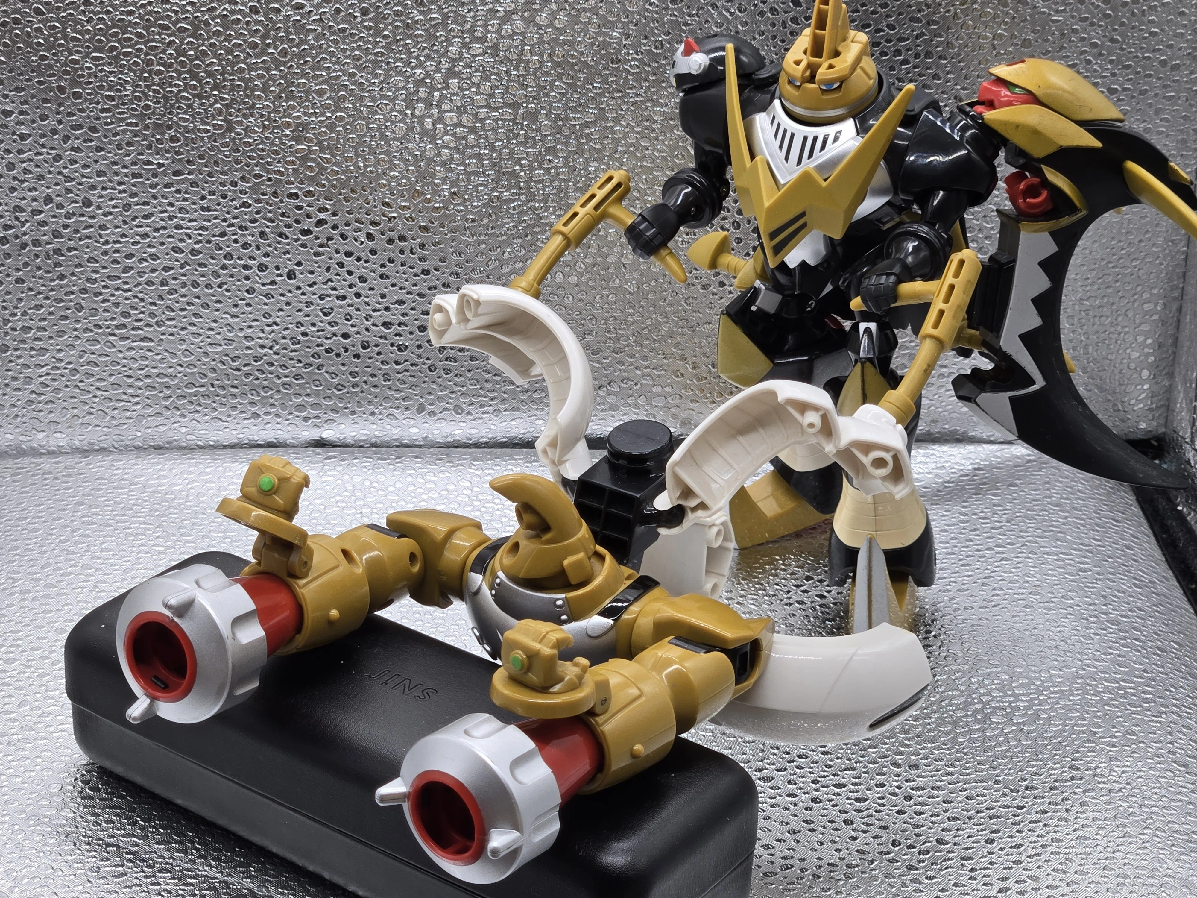 クロスフィギュアのダークナイトモン買った｜とうふ