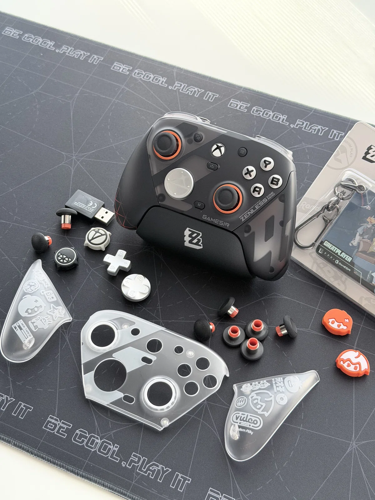 純正コントローラーに戻れなくなる、おしゃれデスクアイテム｜GameSir