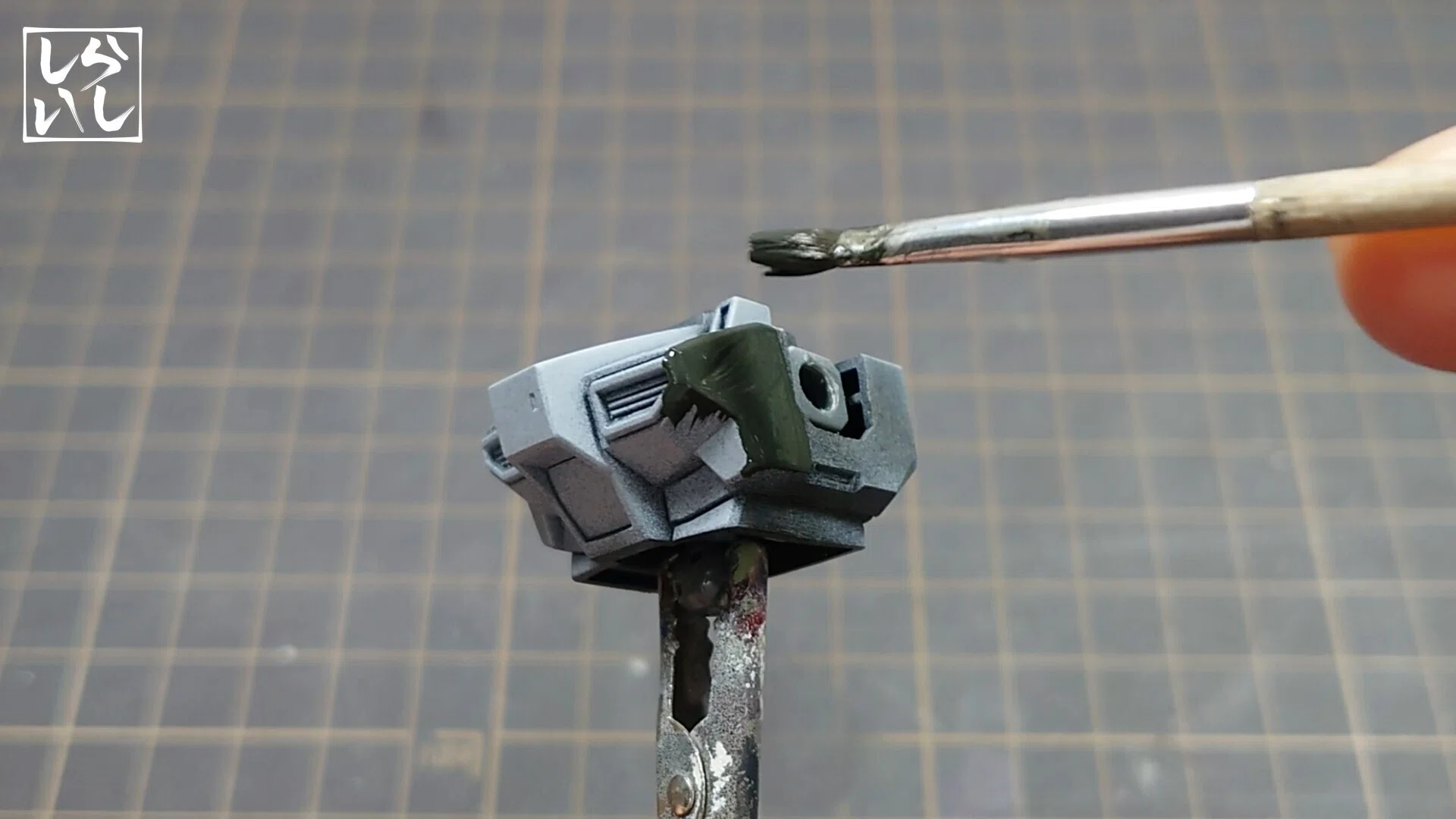 筆塗りだけでここまで仕上がる！SDEX νガンダム上半身全塗装製作記｜し