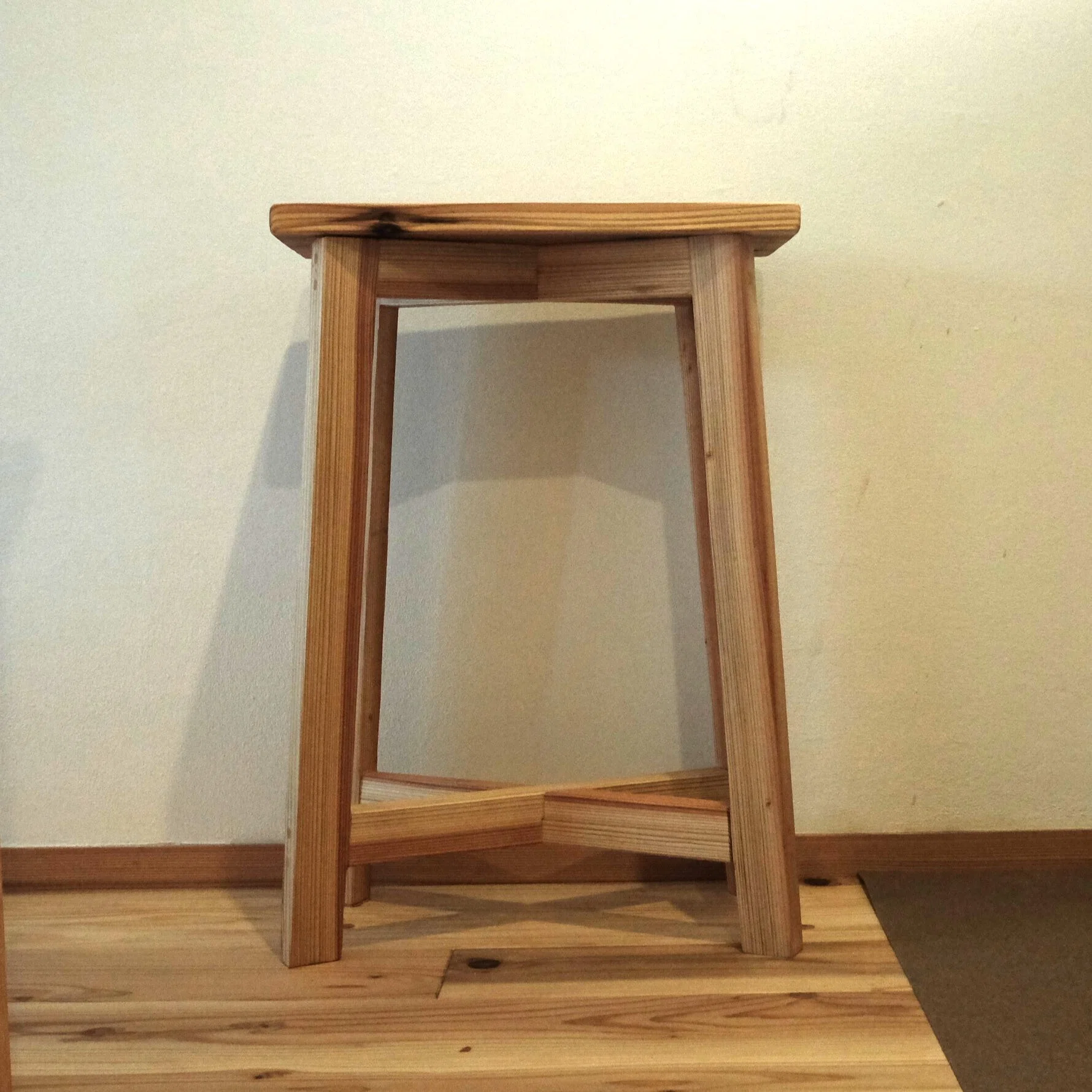 暮らしをつくるDIY（10）‐キッチンスツールを作る｜旗竿シーサー