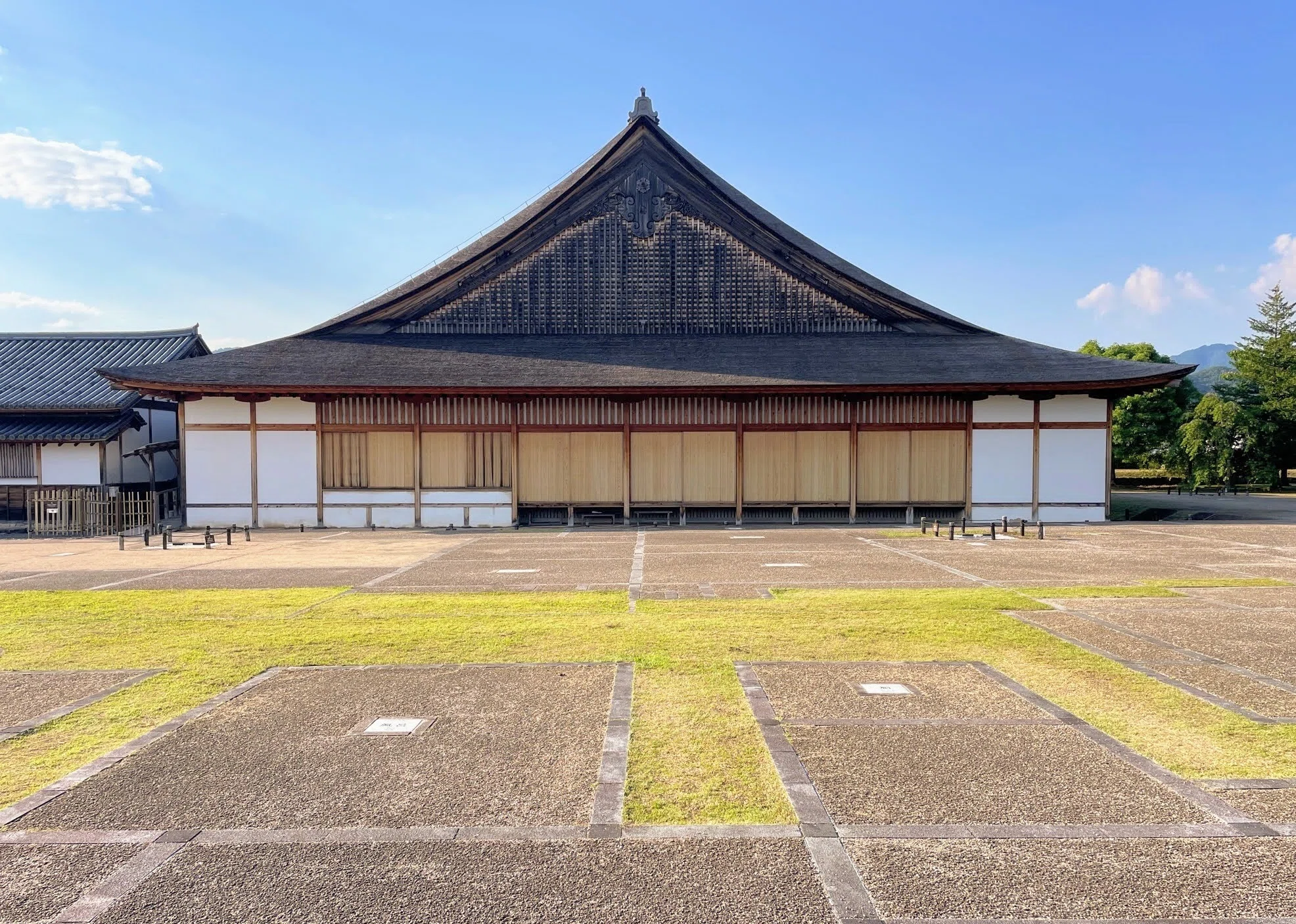 丹波の「城下町」くらべ 篠山・柏原の街を歩く｜美術館とお寺と猫