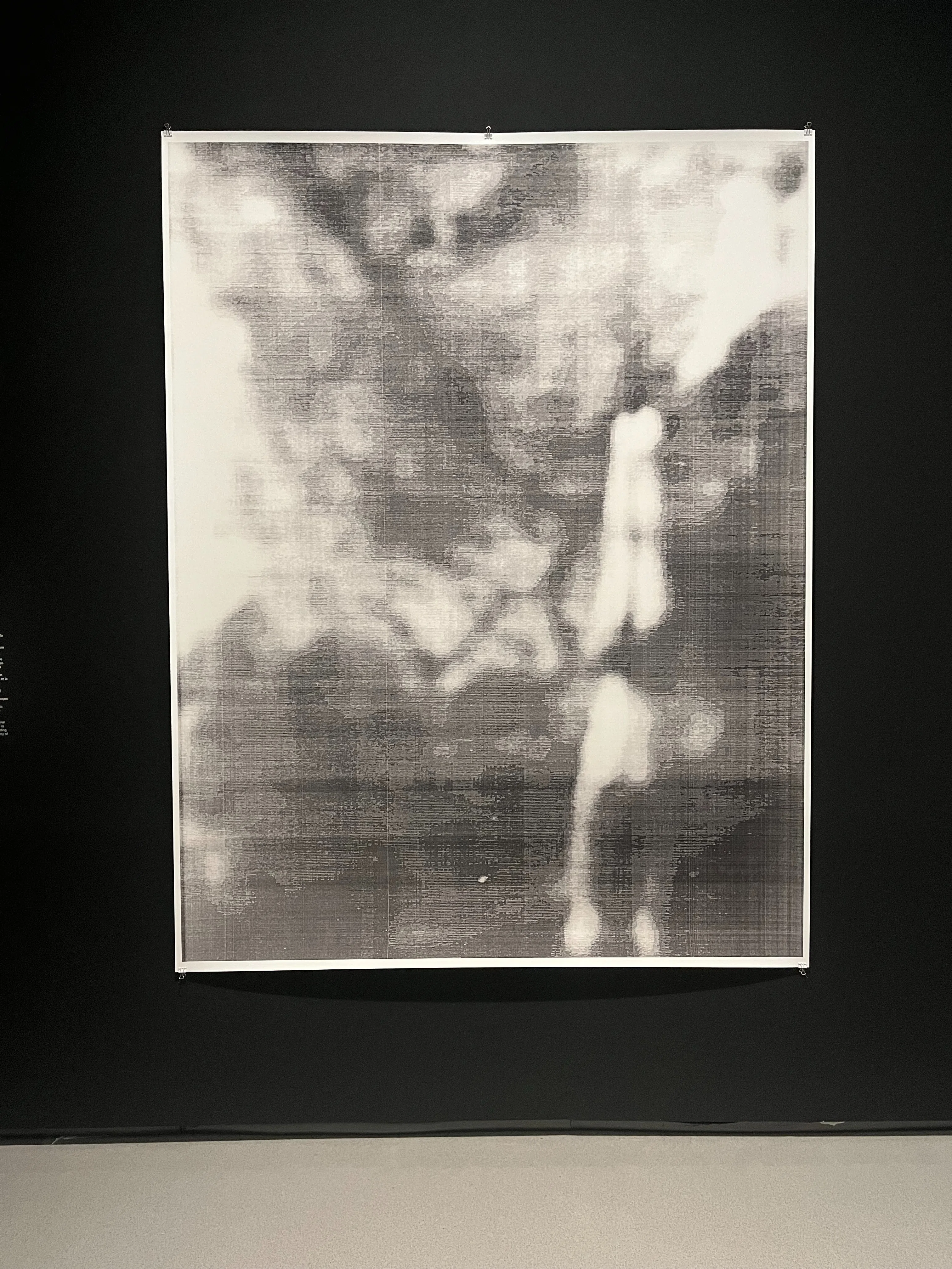 パリ5月の美術展‐闇の中から現代を見つめる｜fmk