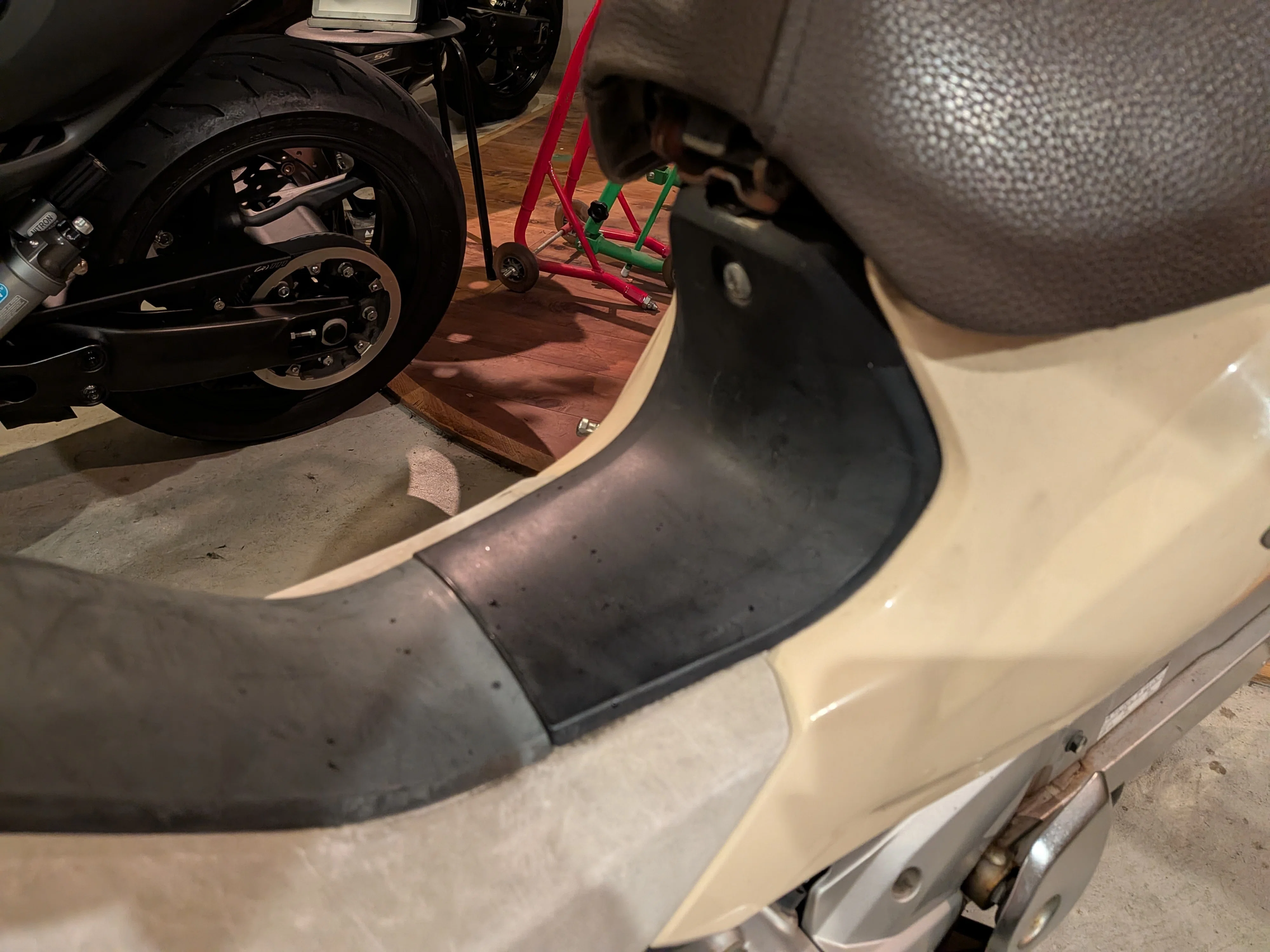 スーパーカブ50(AA04)のバッテリー交換‥|Re:TMAXとボク スーパーカブ50(AA04)のバッテリー交換‥|Re:TMAXとボク