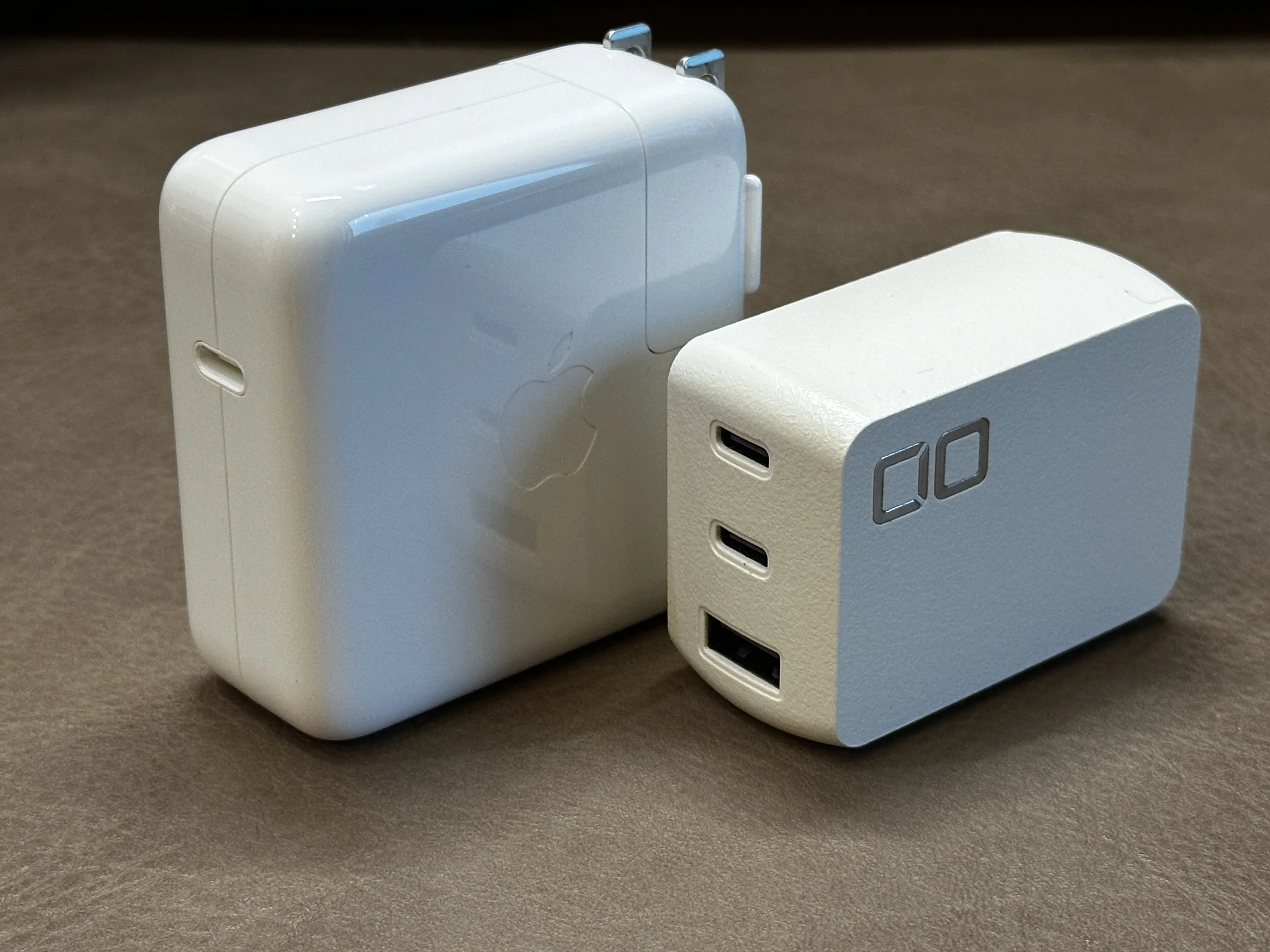 CIO NovaPort】Apple純正アダプタより持ち歩きやすい？カフェ作業用USB