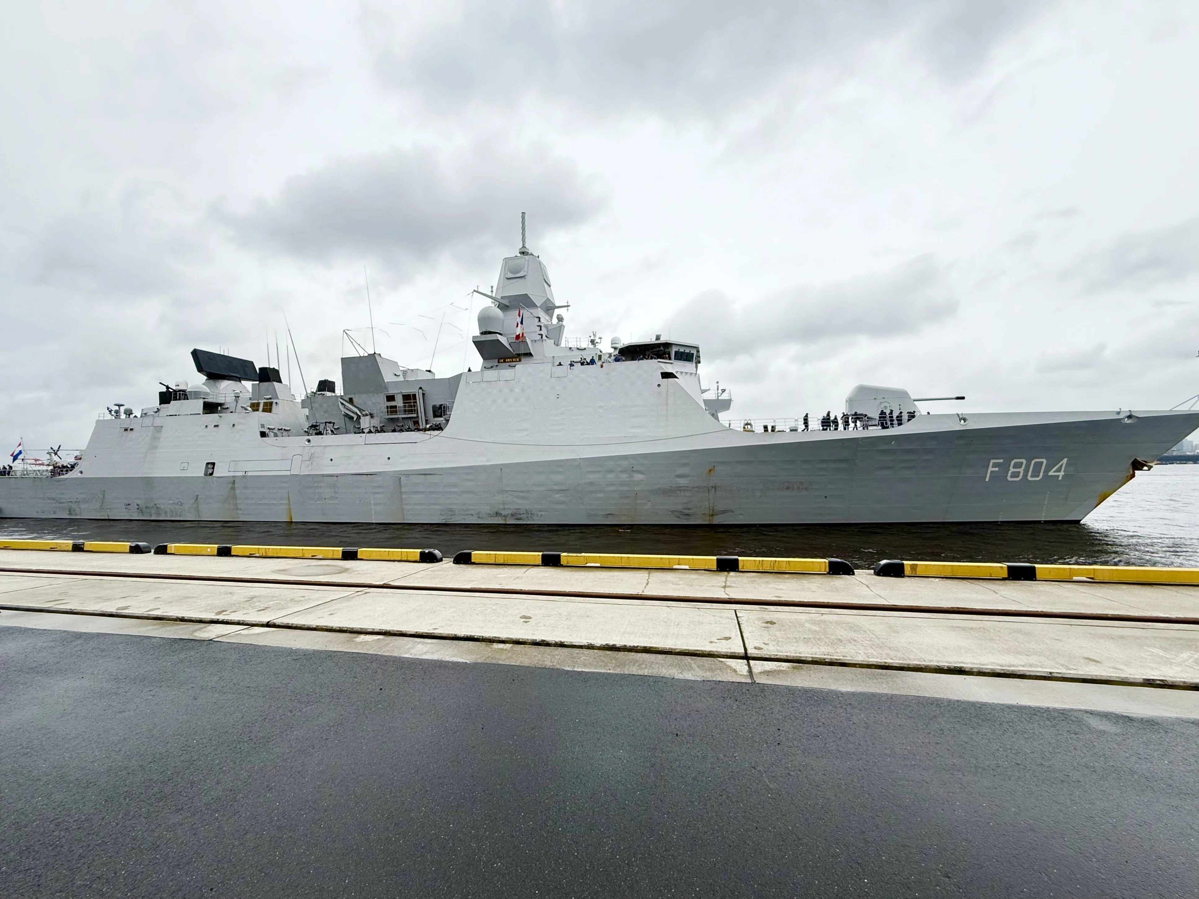 取材写真まとめ》オランダ海軍フリゲート艦「デ・ロイテル」東京港に