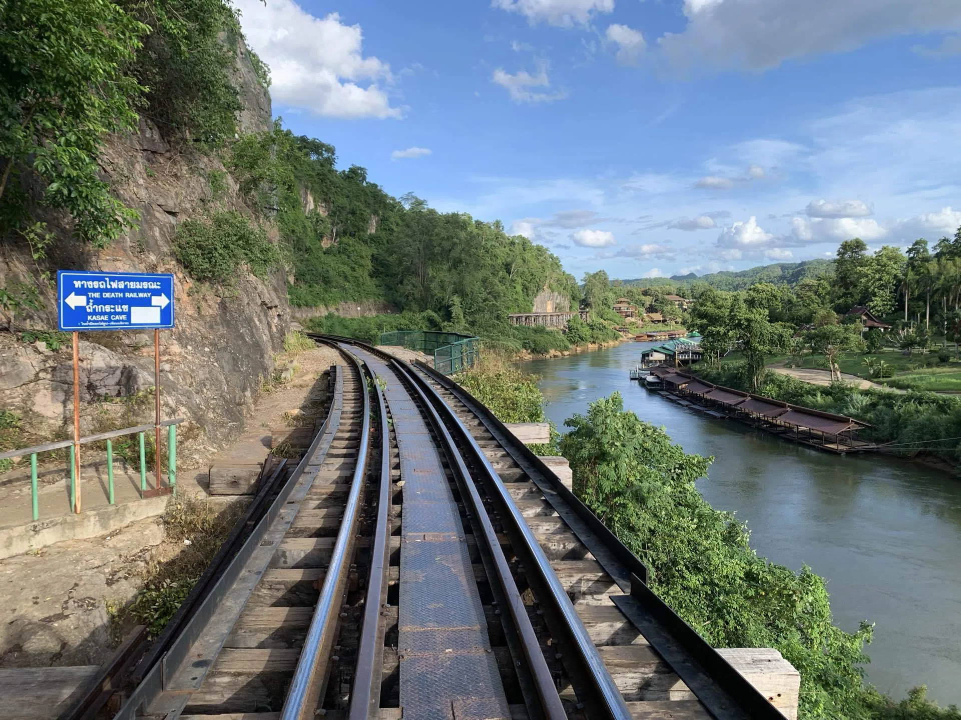 ルポ 死の鉄道―タイに残された戦争遺跡・泰緬鉄道を歩く｜小山美砂
