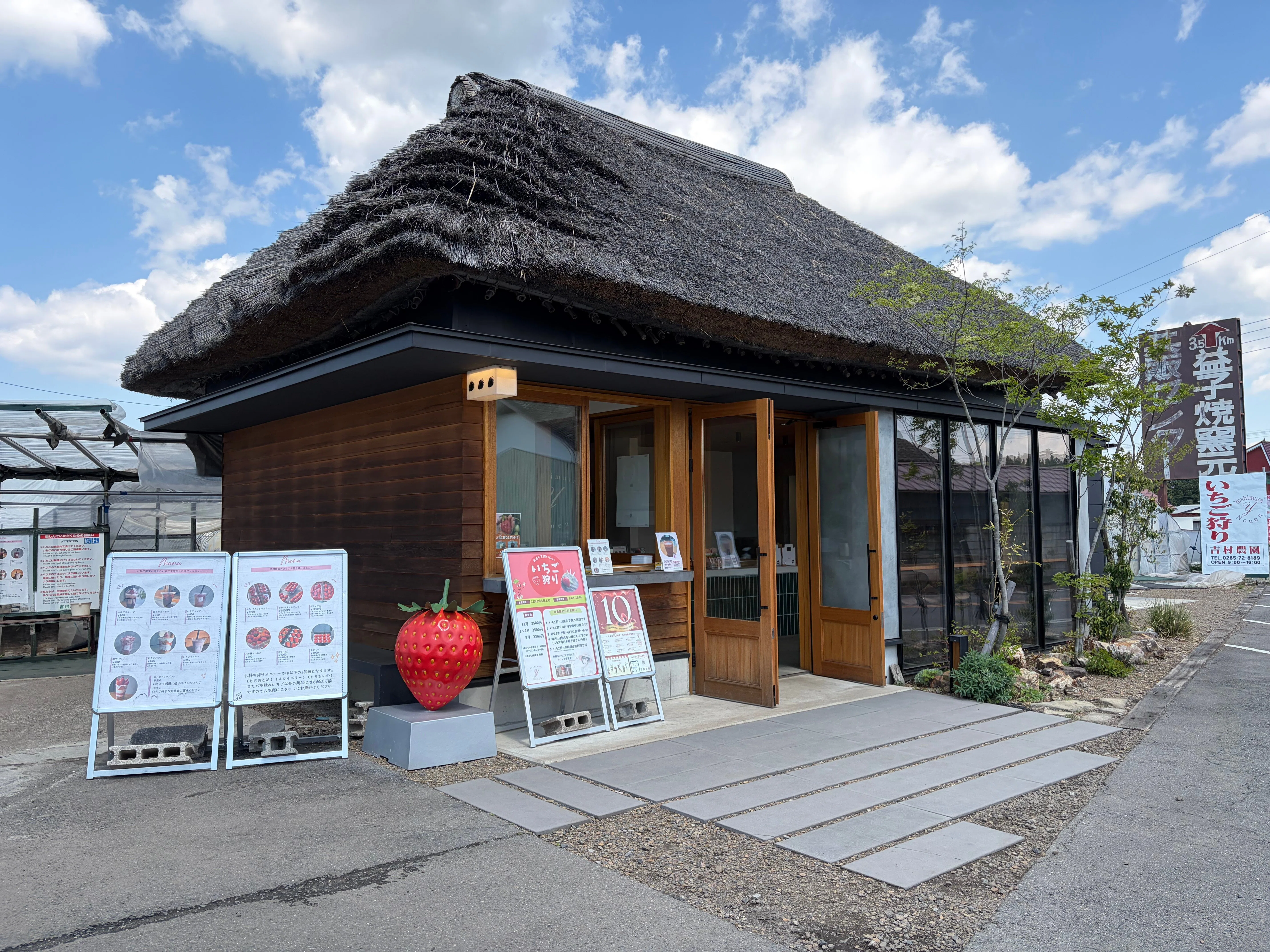 いちごの受付からカフェの準備まで。益子町のいちご農園で過ごす、私の