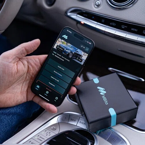 MBito OBD：メルセデスCarPlay、AMGテーマ、隠し機能のロックを解除
