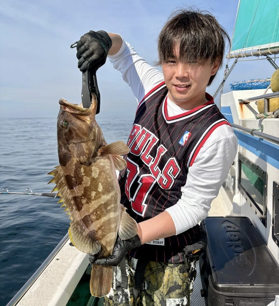 イサキ・泳がせ】ブリ7.2kg、ワラサ4.8-5．2kg、クエ3.1kg、ヒラメ2.3