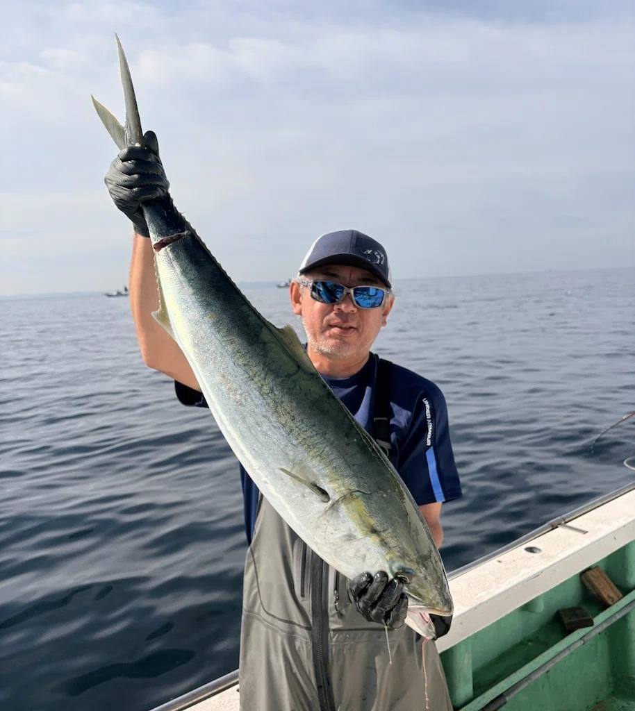 イサキ・泳がせ】ブリ7.2kg、ワラサ4.8-5．2kg、クエ3.1kg、ヒラメ2.3