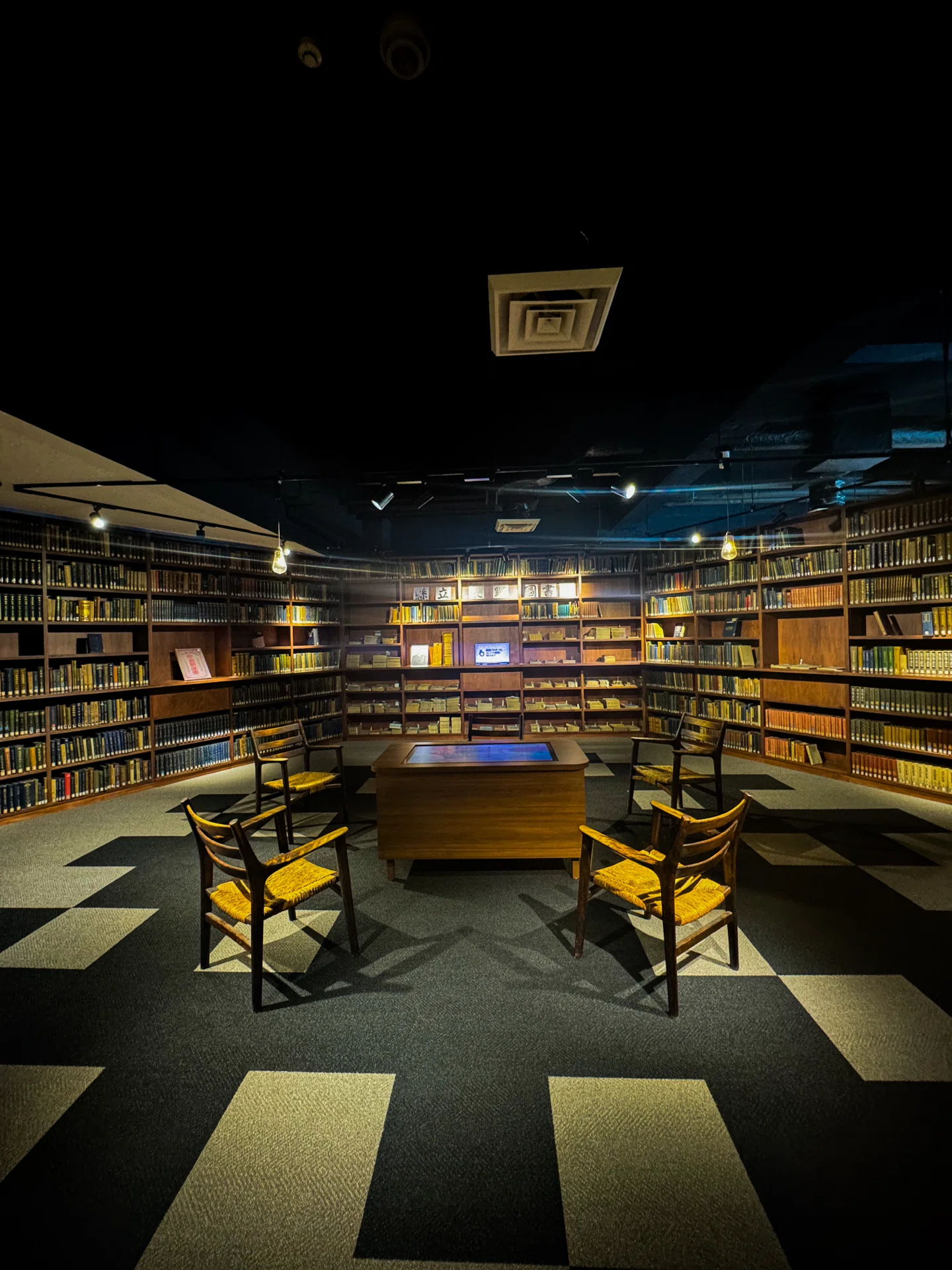 知らない街の図書館で〜長野で感じる旅の原点〜｜コーヒー焙煎士 益岡