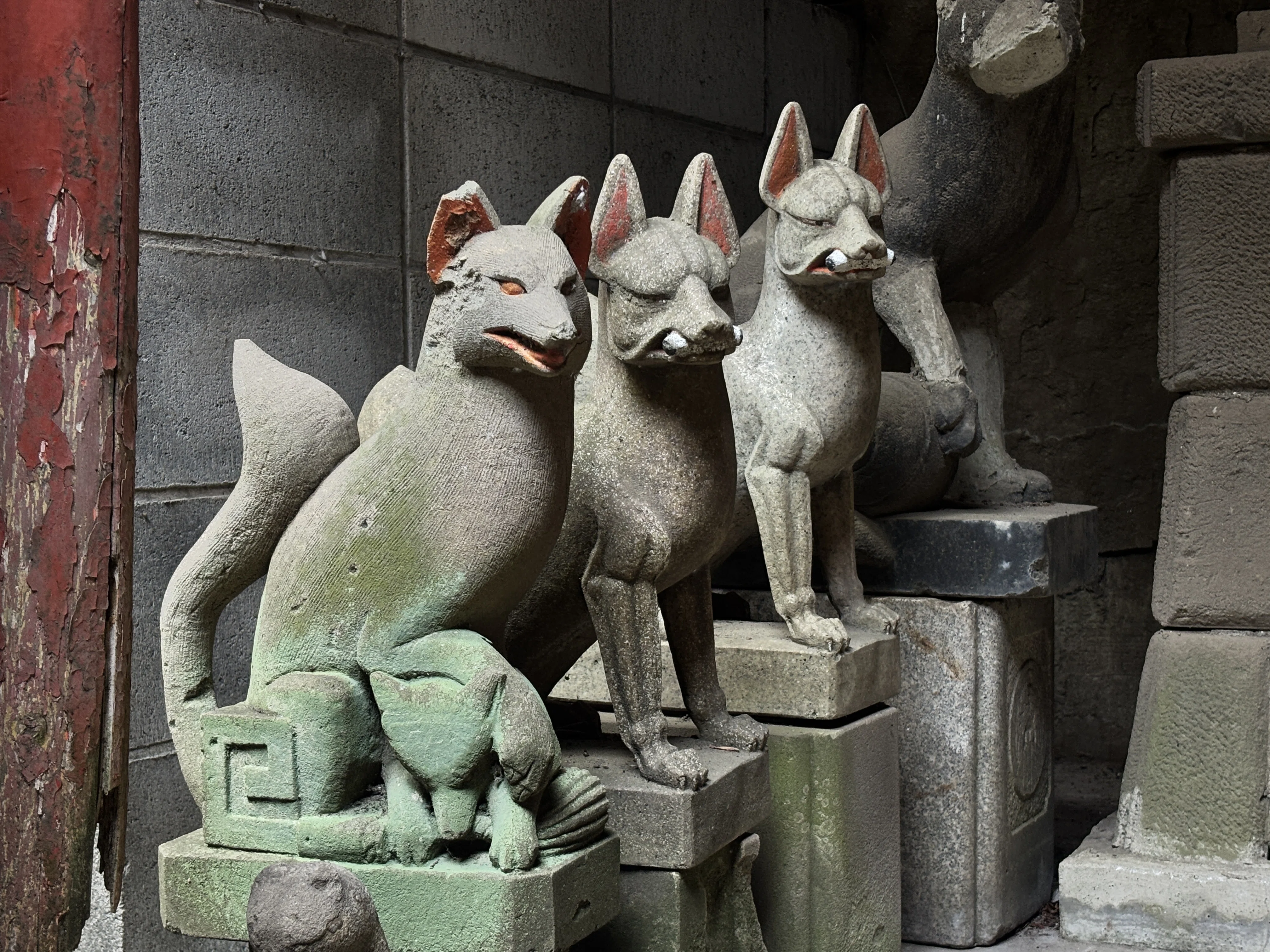 ようこそ！身近な寺社に棲まう、知られざる眷属たちの世界へ〜足で稼い